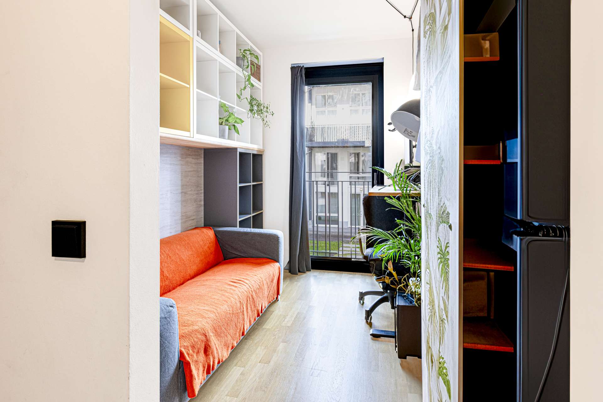 Praktisches Ankleidezimmer oder Home-Office