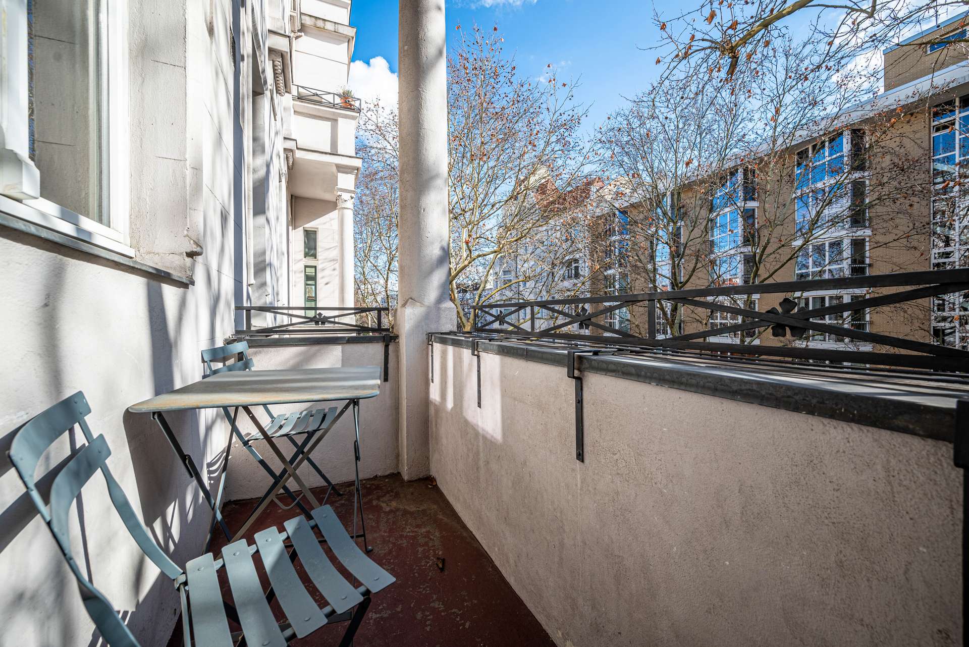 Sonniger Balkon