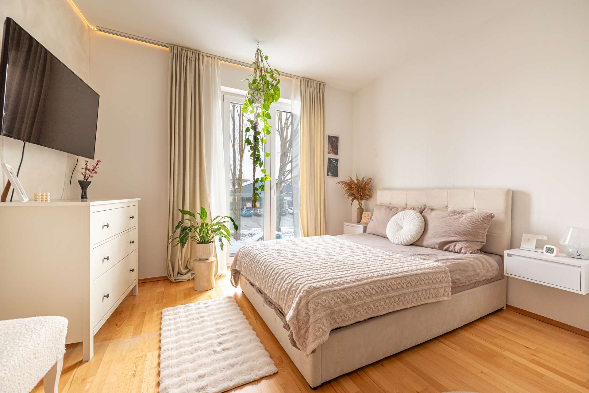 Schlafzimmer 1