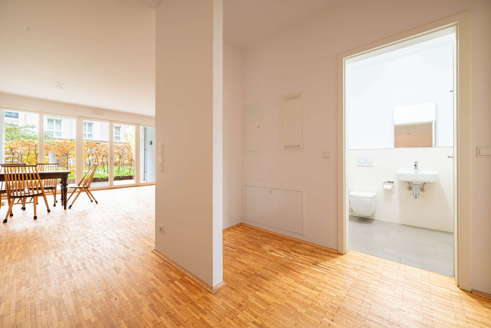 Wohnzimmer & Gaderobennische