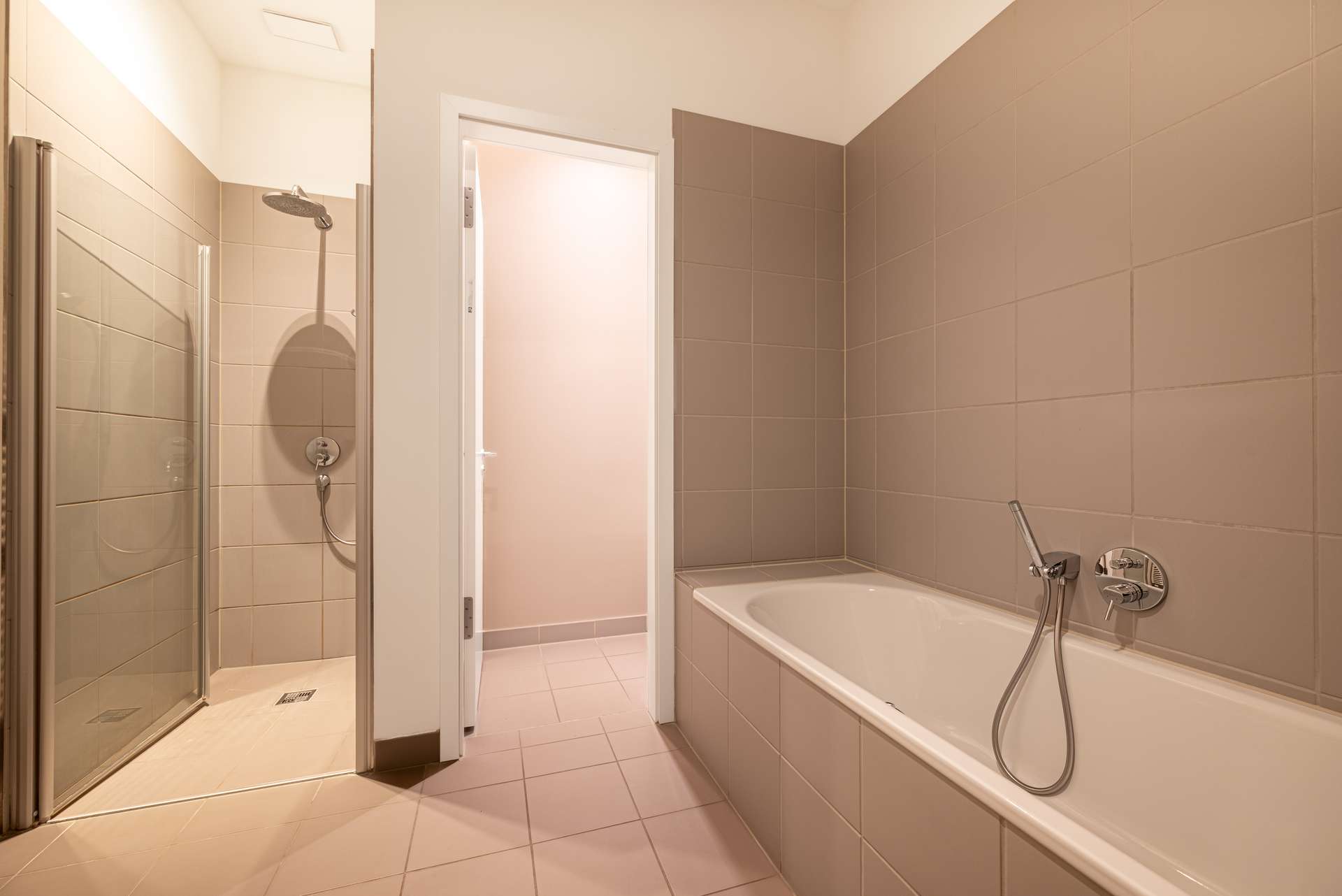Master-Bad mit Wanne