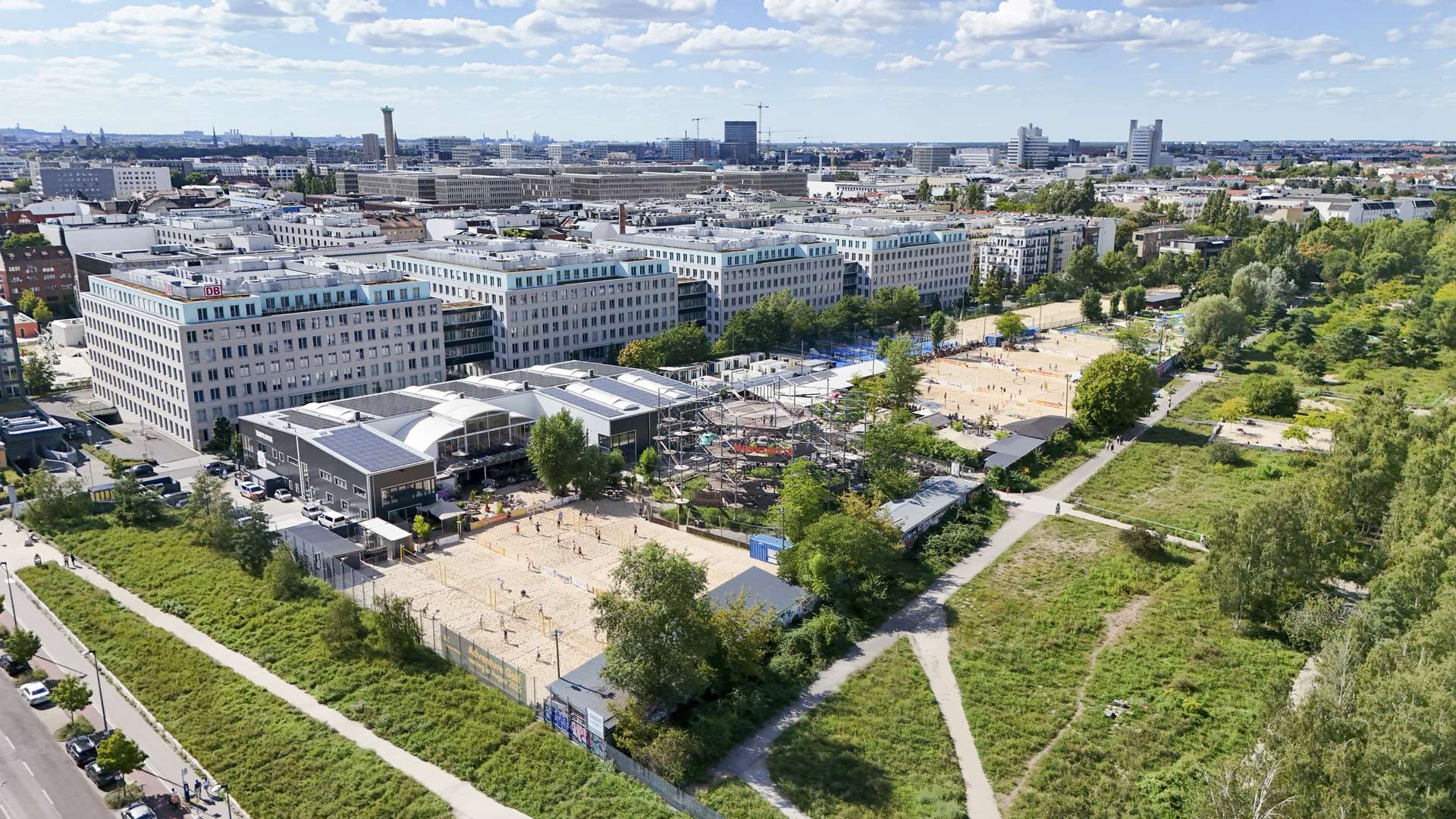 Beach Mitte - Europas gru00f6u00dfte innerstu00e4dtische Beachanlage