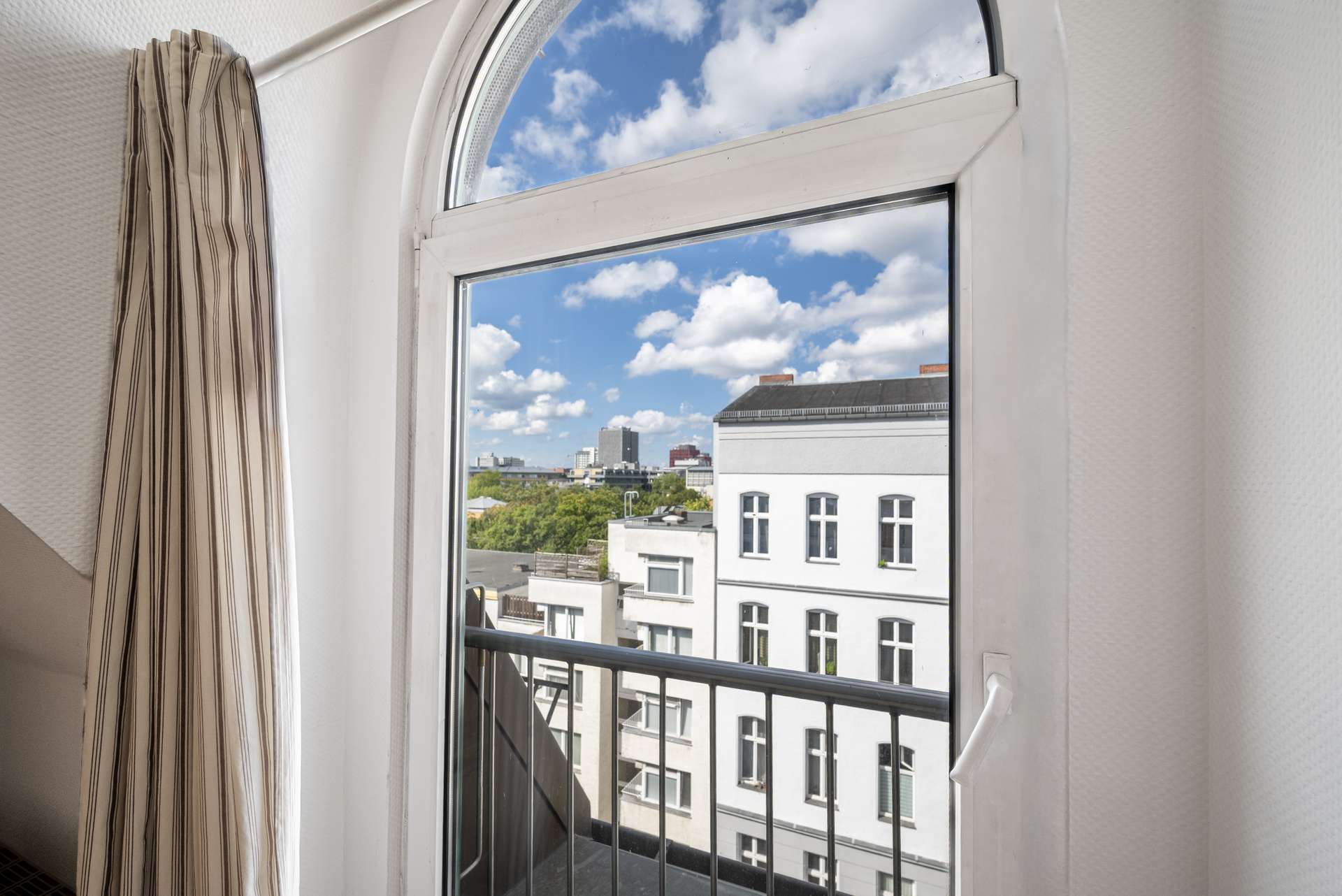 Ausblick Wohnzimmer Richtung Kurfu00fcrstendamm