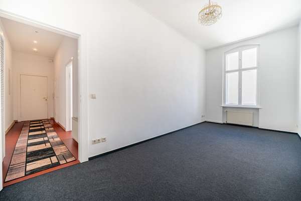 Teilrenovierte 2-Zi-Altbau-Whg mit Lift 