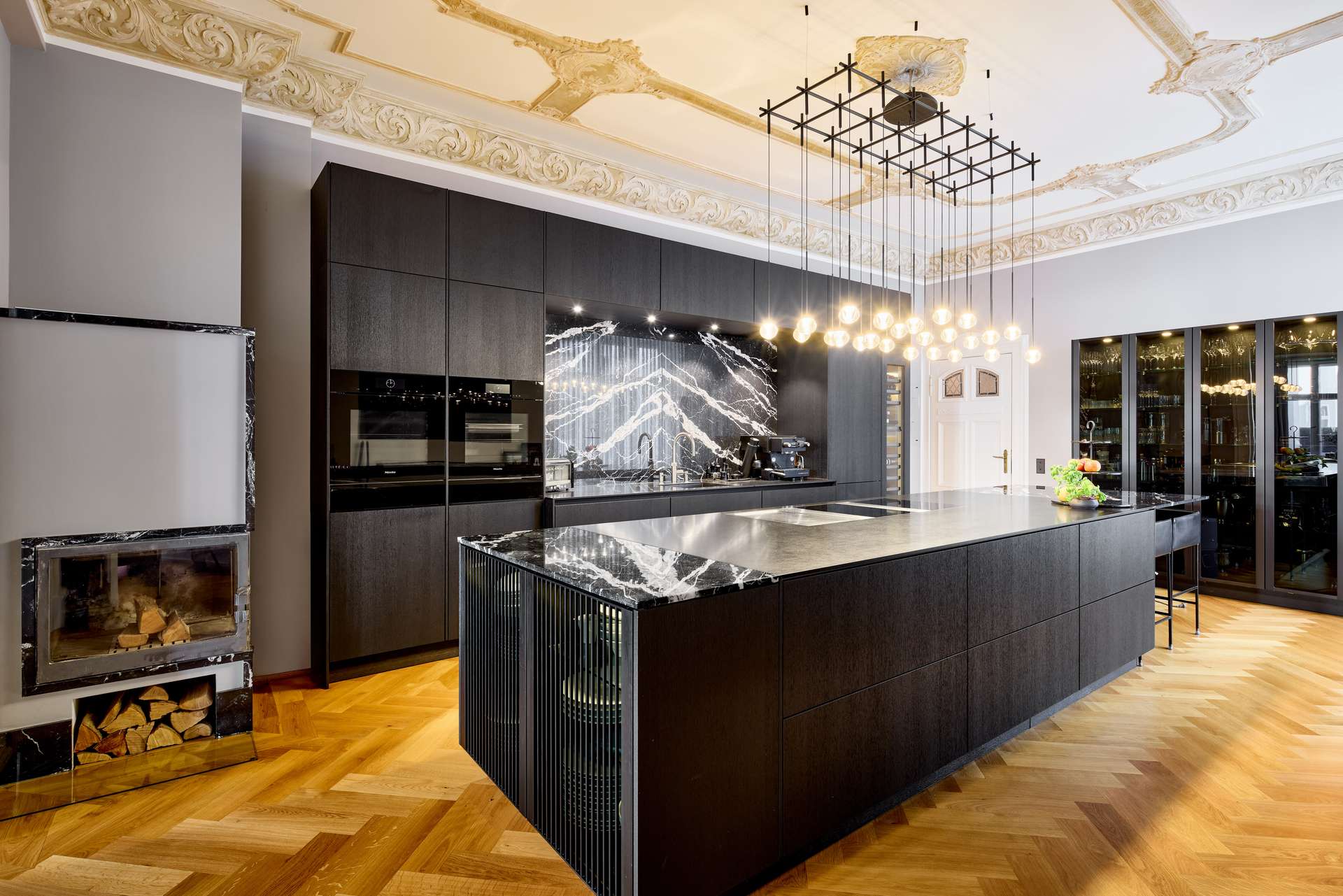 Siematic-Ku00fcche mit Natursteininsel 