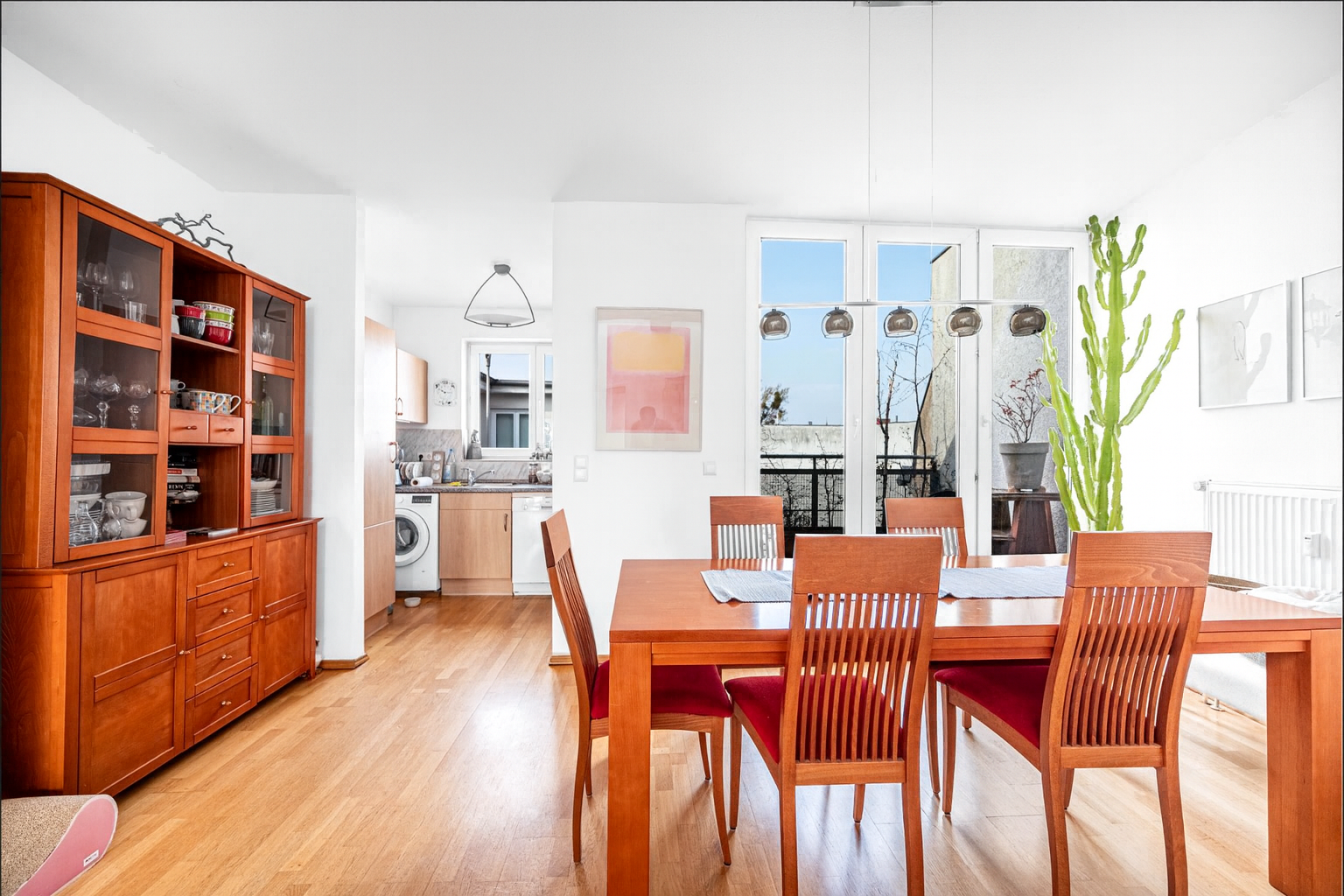 Essbereich mit offener Ku00fcche