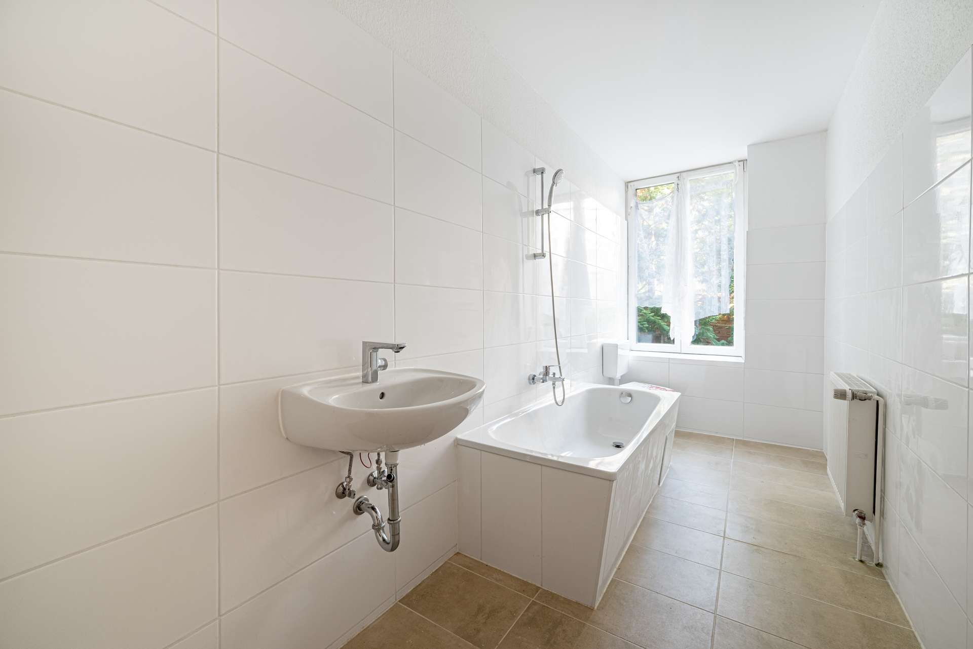 Neu gefliestes Badezimmer