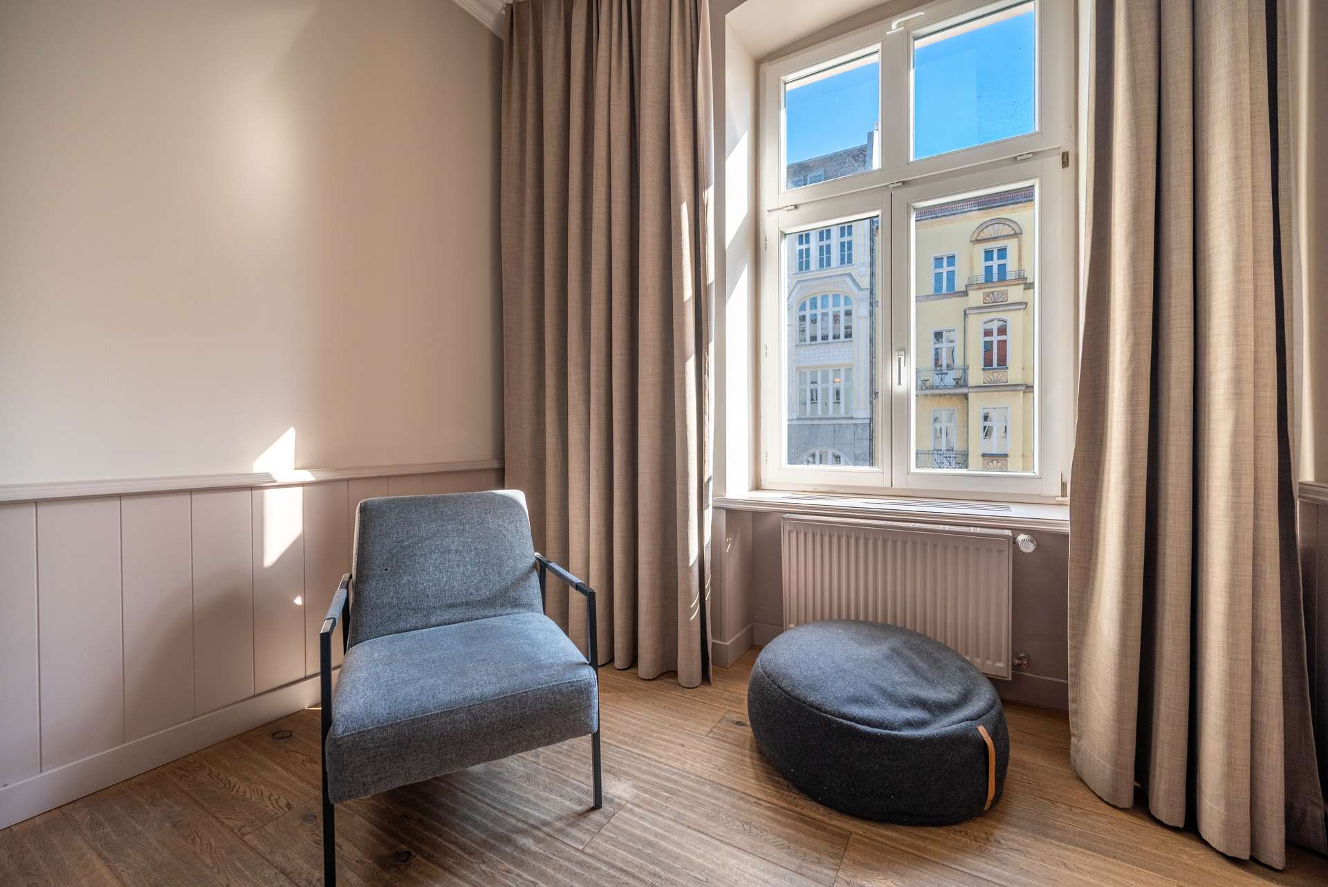 Schlafzimmer 1