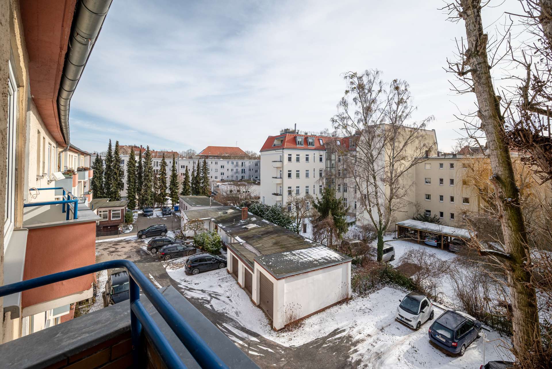Blick in den weitlu00e4ufigen Hof