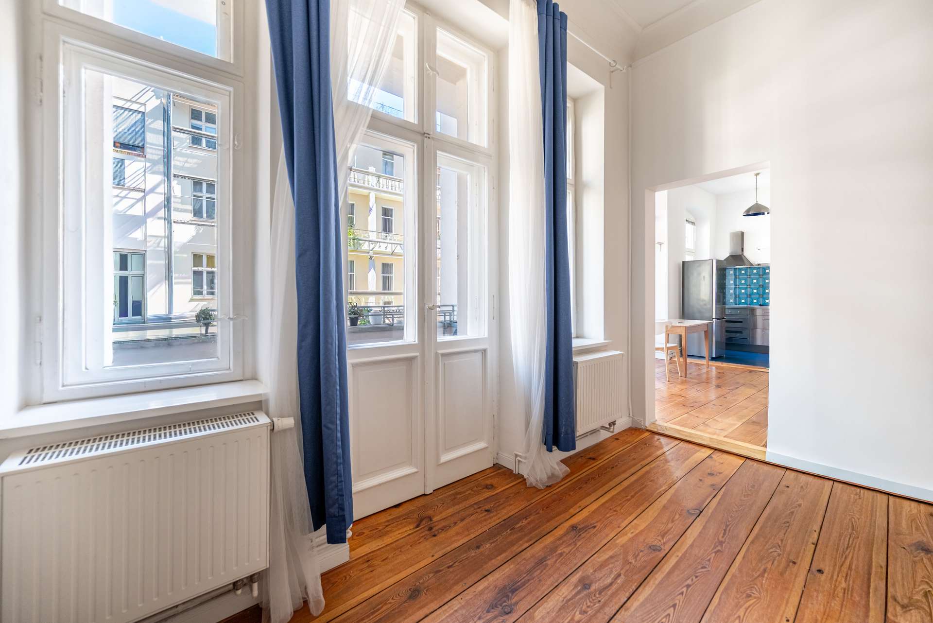 Wohnzimmer mit Loggia-Zugang