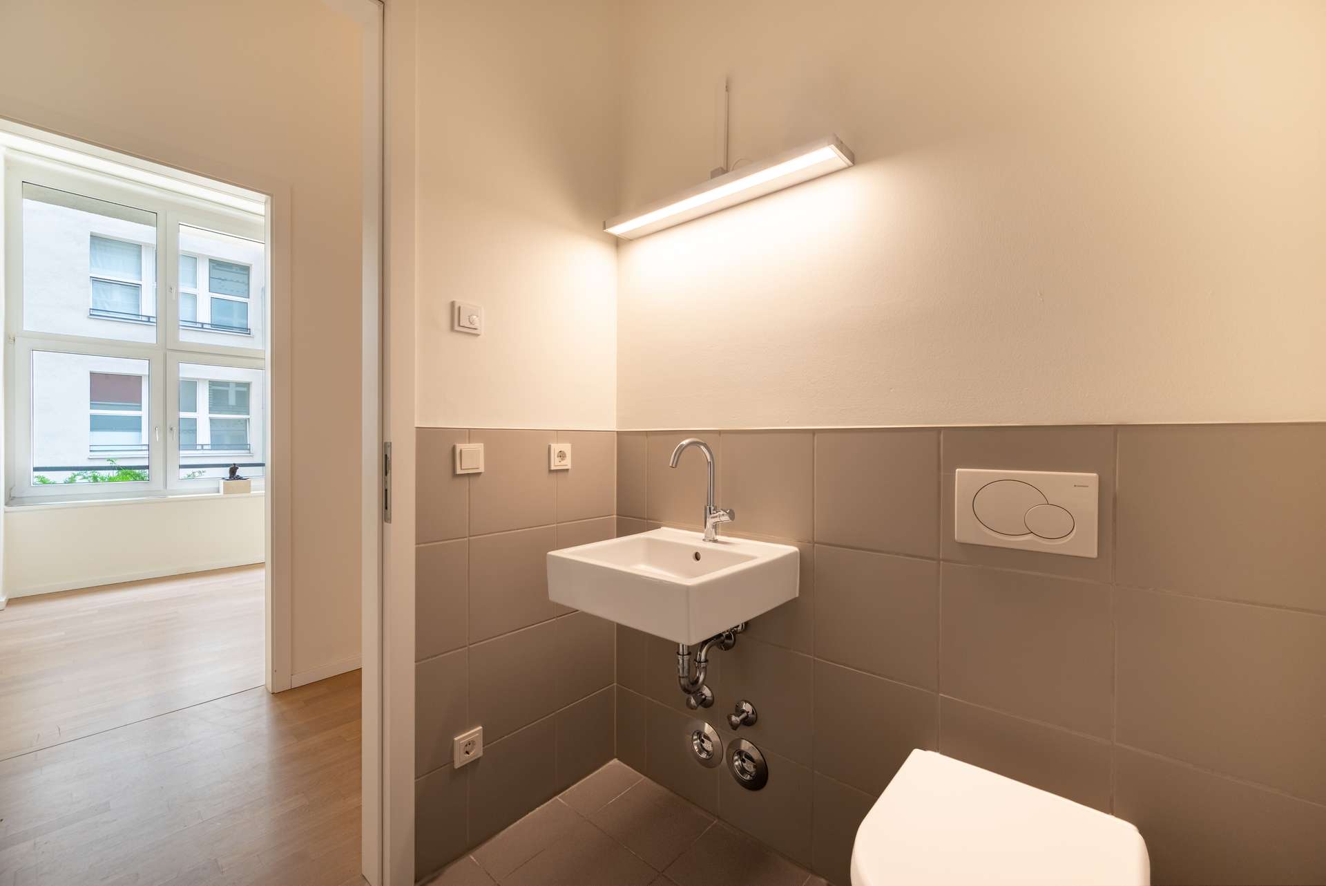 Gu00e4ste-Bad mit Dusche