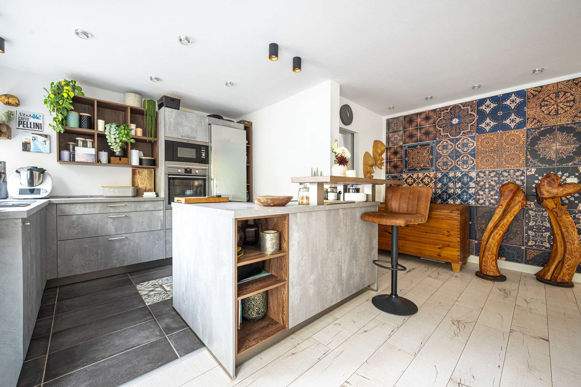 Stilvolle Wohnku00fcche mit Kochinsel 