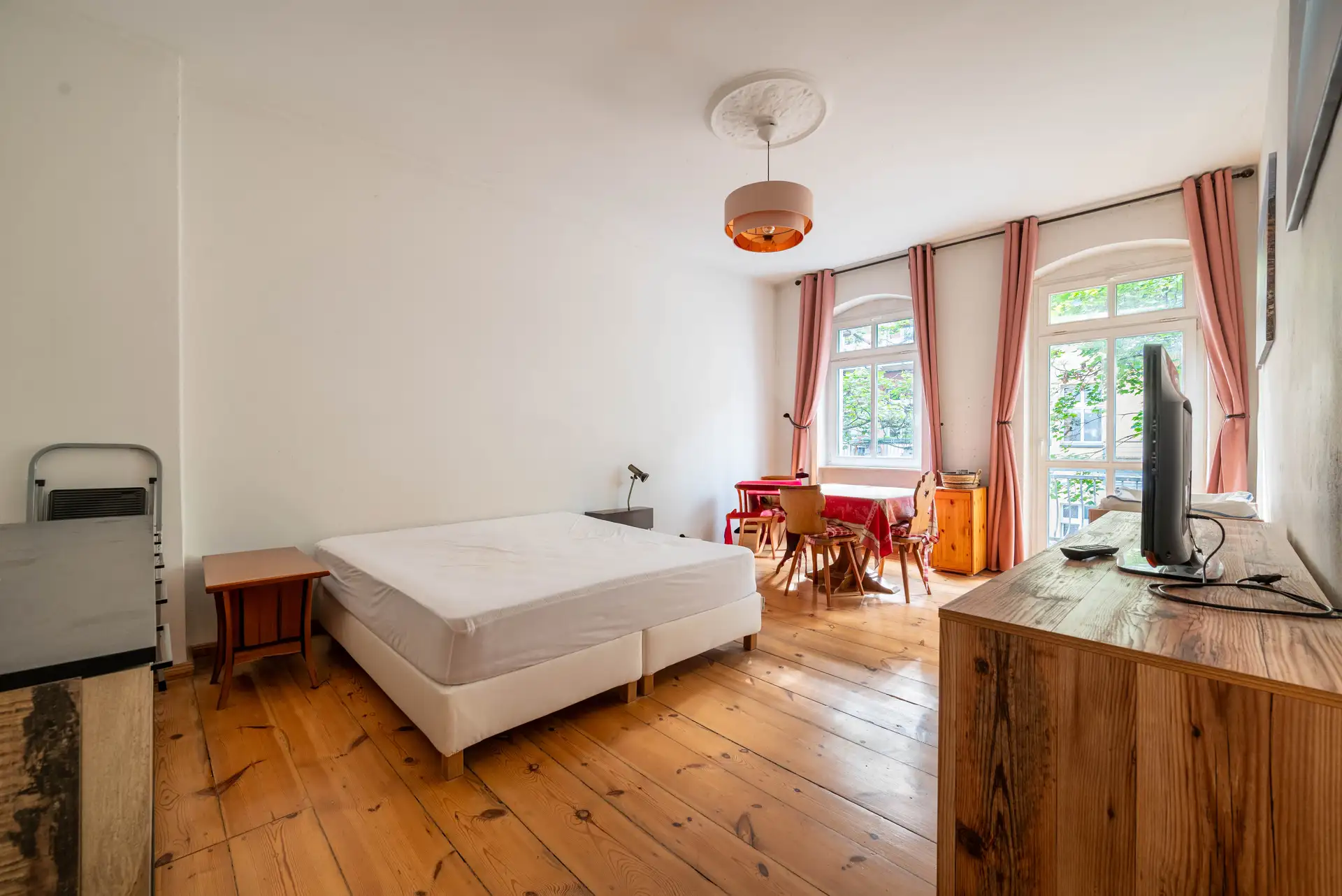 Schlafzimmer mit Balkon