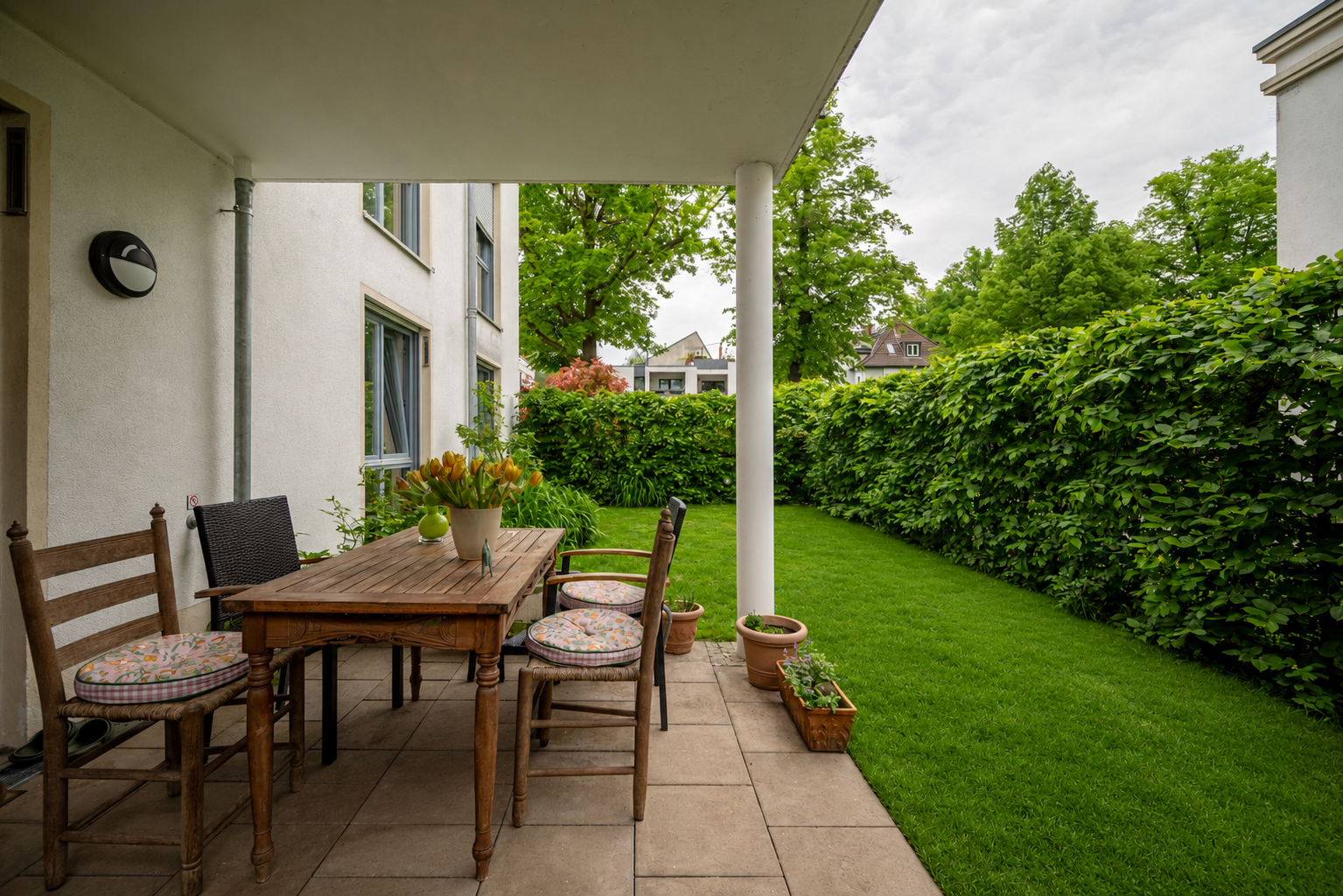 Terrasse mit Garten