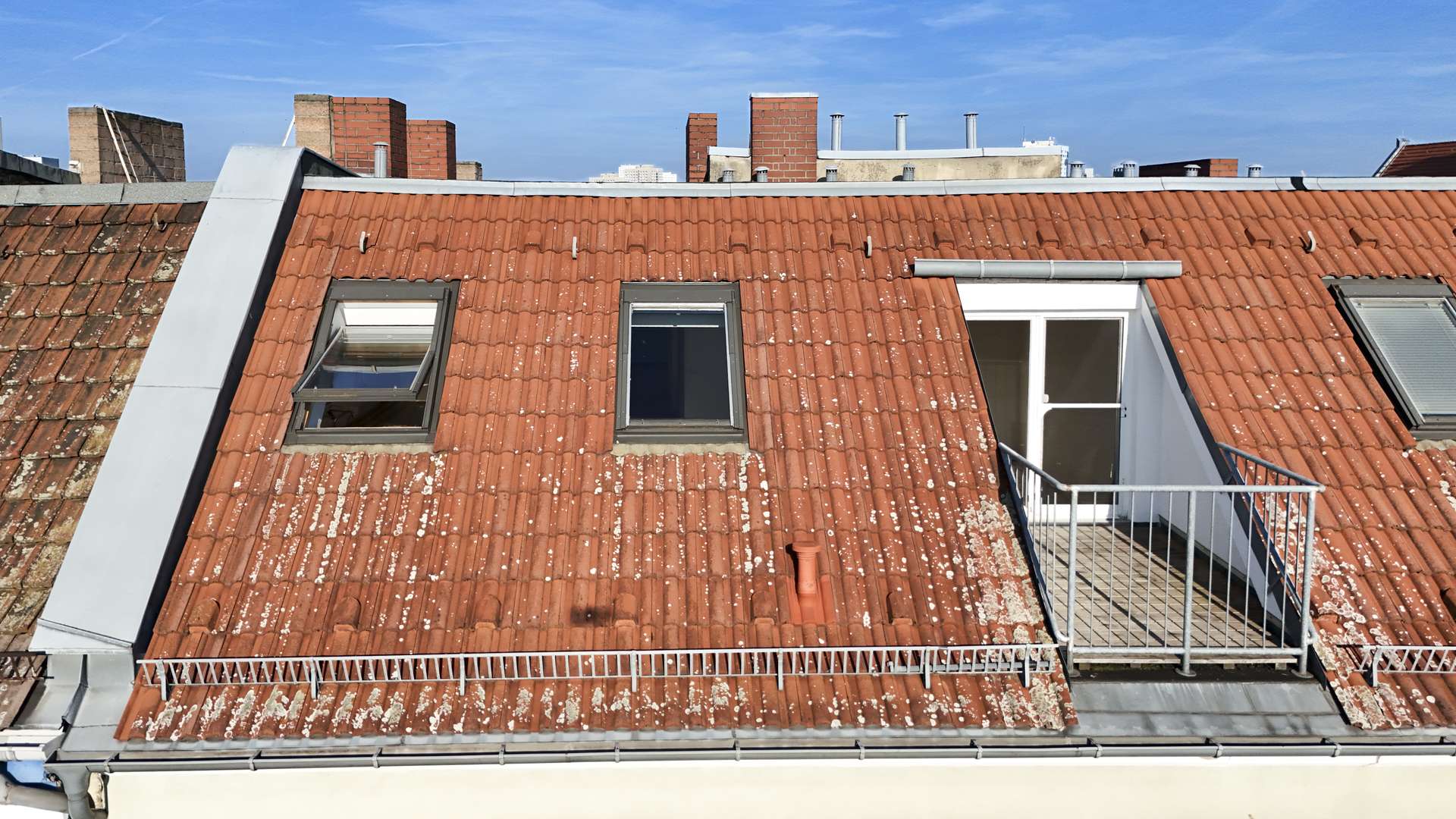 Frontalansicht auf den Balkon