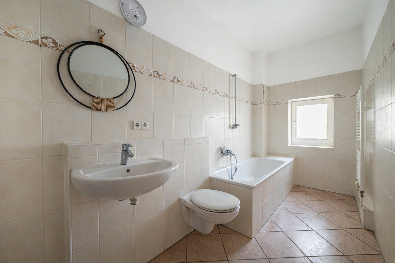 Tageslichtbad mit Badewanne