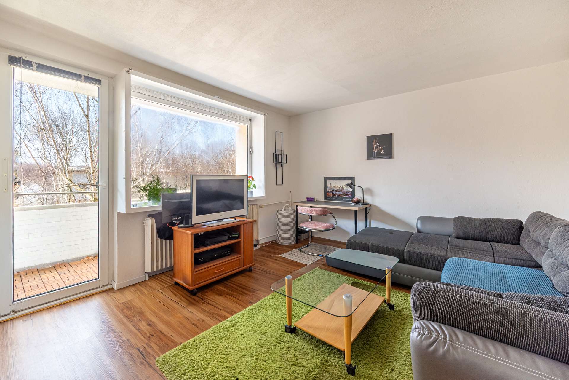 Grou00dfes Wohn- und Schlafzimmer