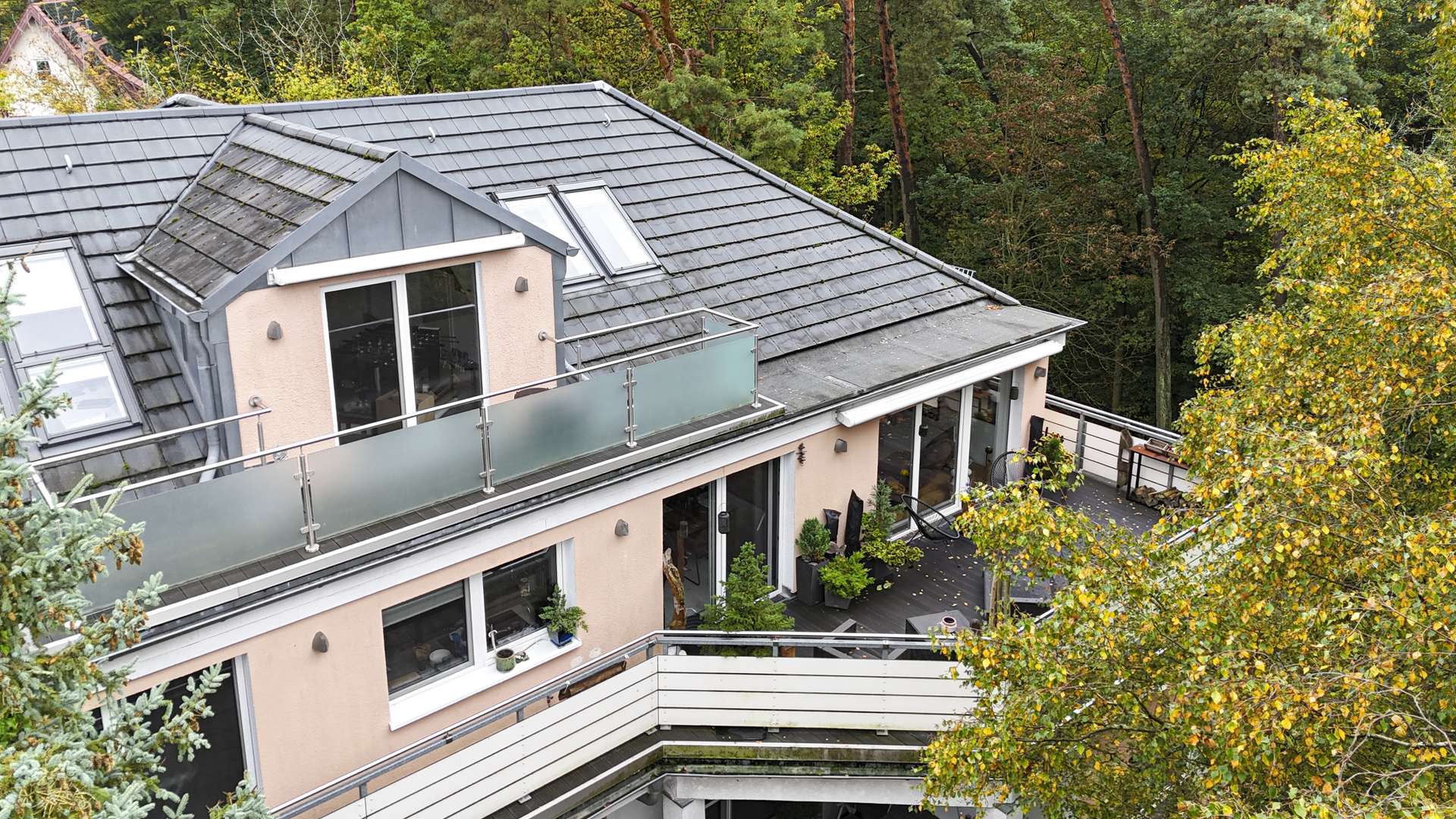 Traumhafte Maisonette-Wohnung mit grou00dfer Terrasse und Blick ins Gru00fcne