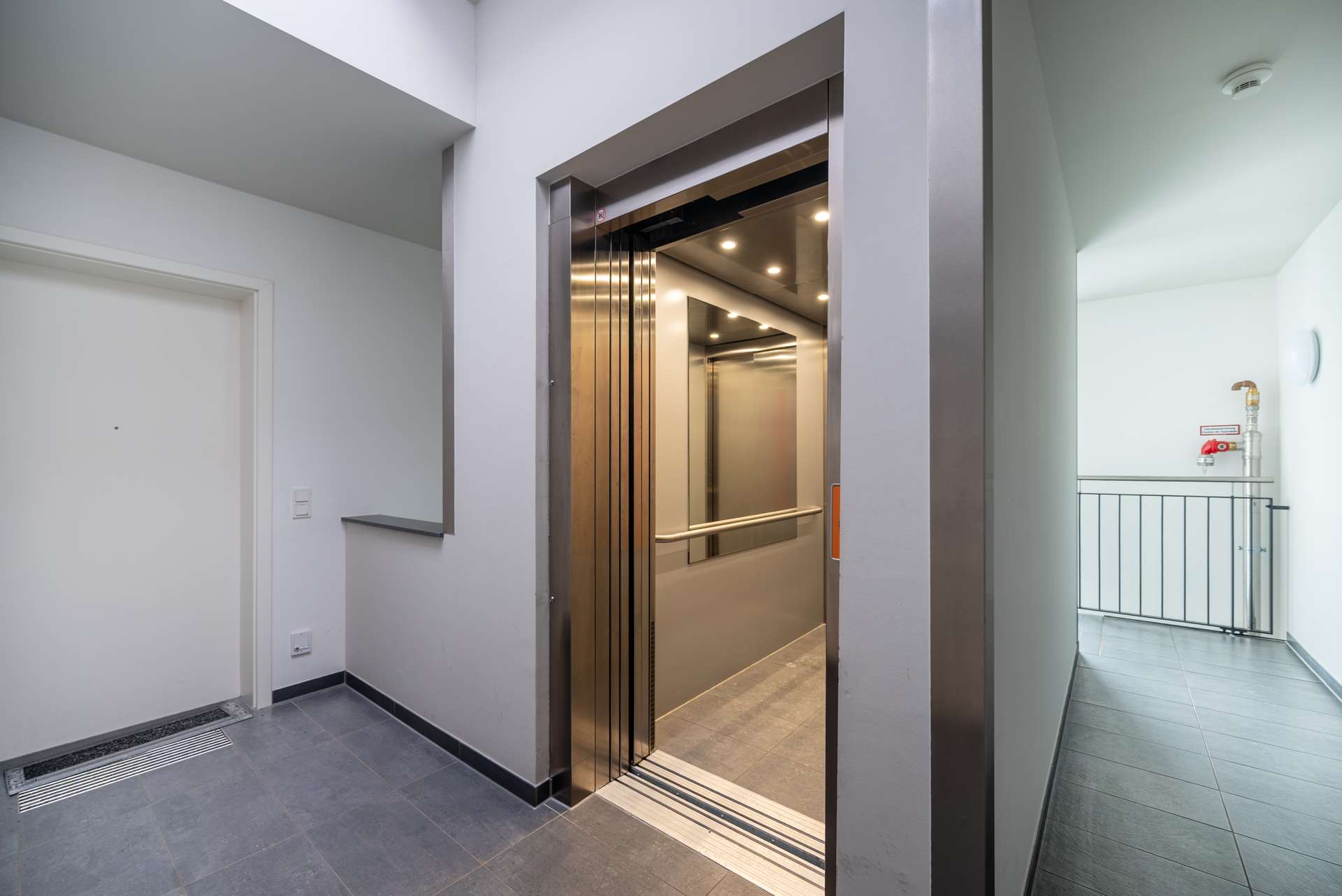 Barrierefreier Zugang dank Aufzug