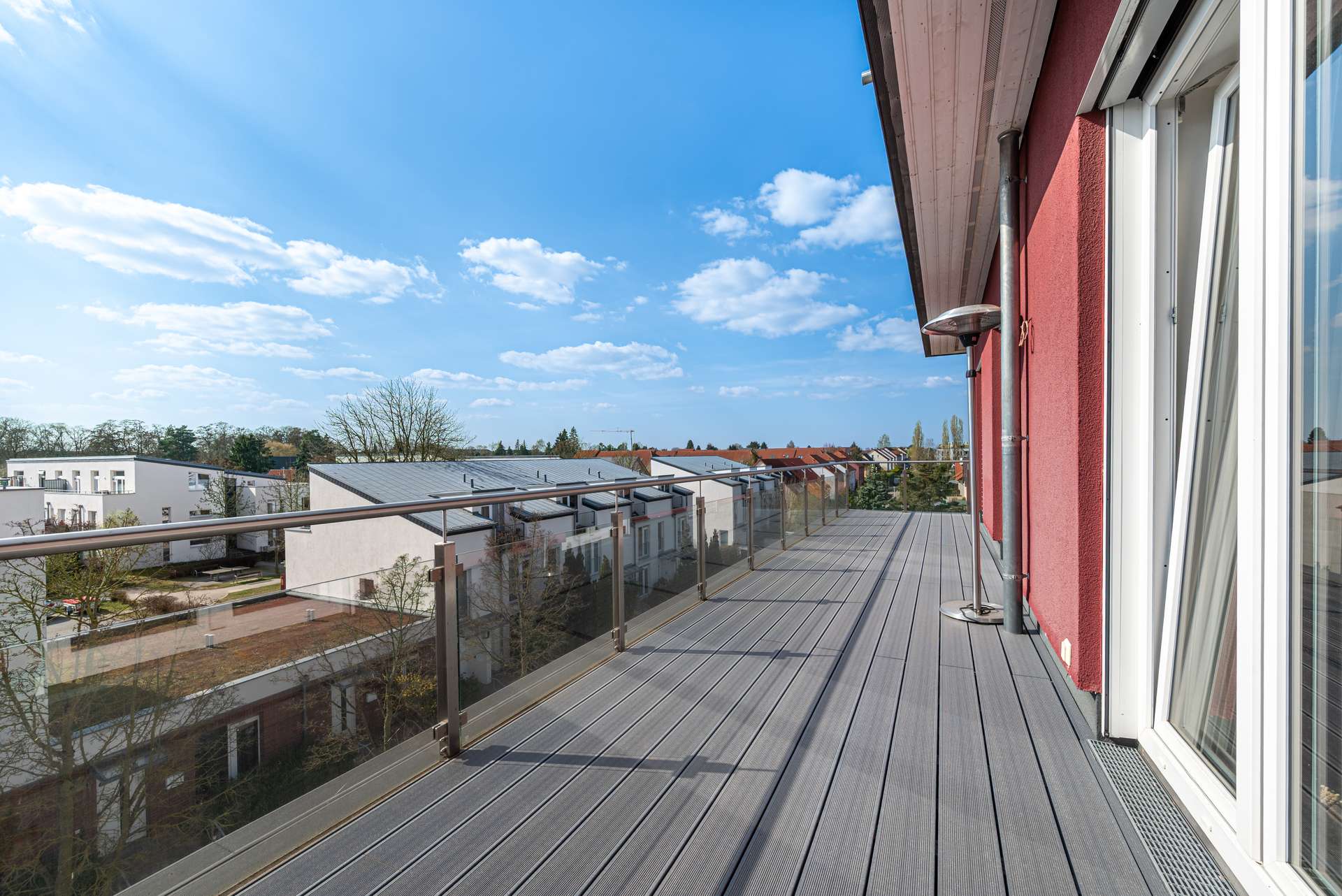 Ganztu00e4giges Sonnenlicht auf der Terrasse von Morgens bis Abends