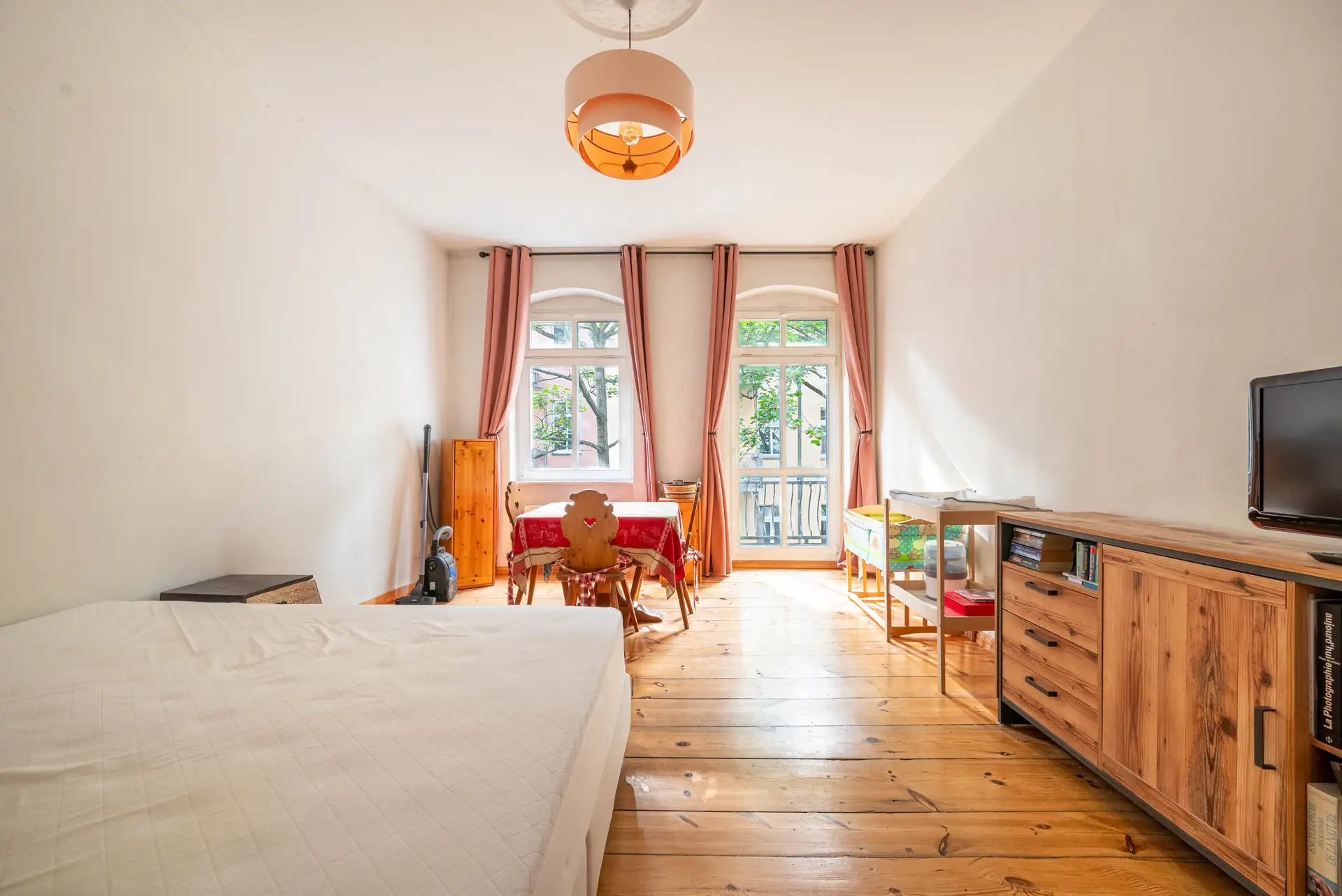 Schlafzimmer mit Balkon