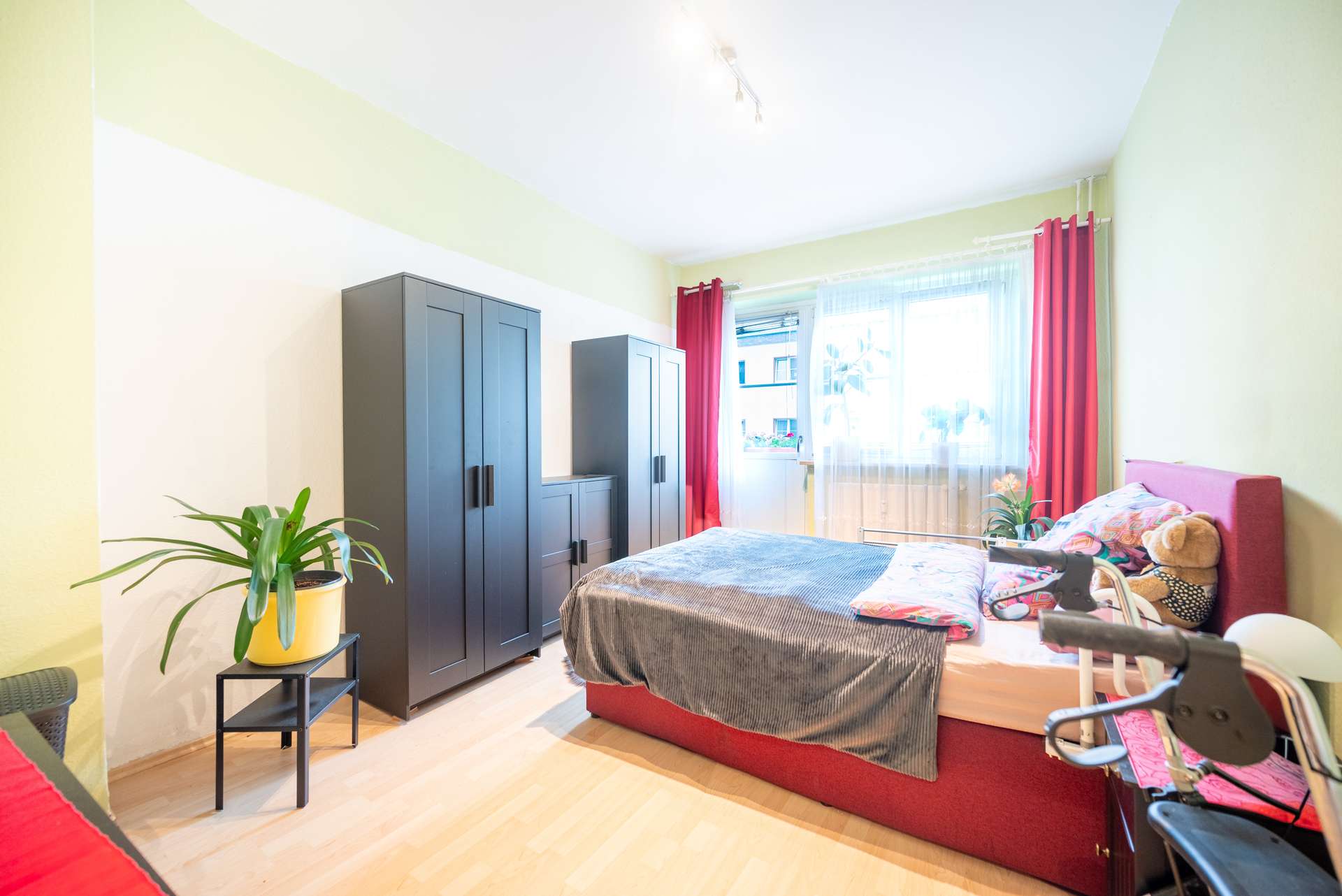 Schlafzimmer 1