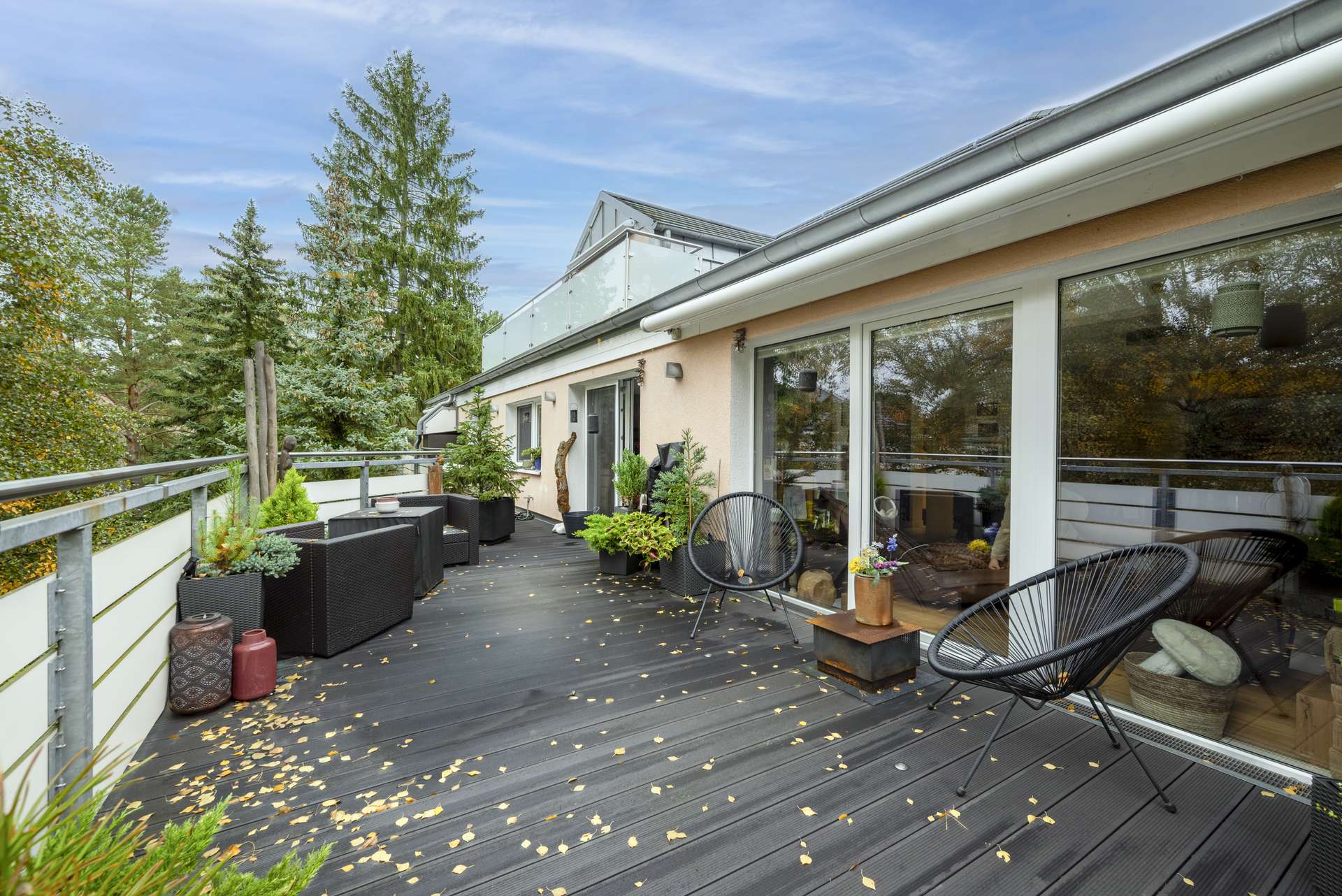 Grou00dfe Sonnenterrasse mit Markise 