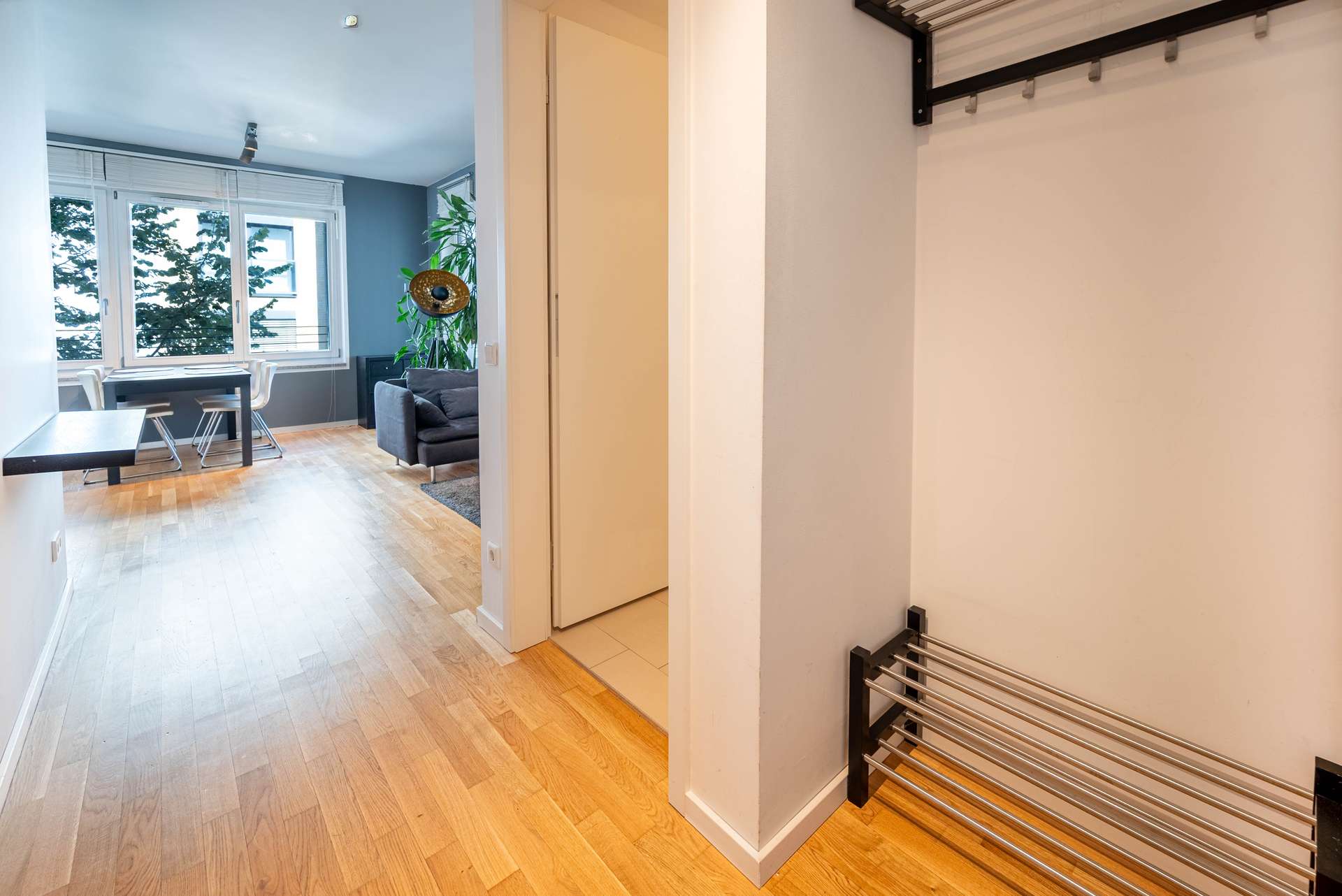 Geru00e4umige Garderobennische am Wohnungseingang