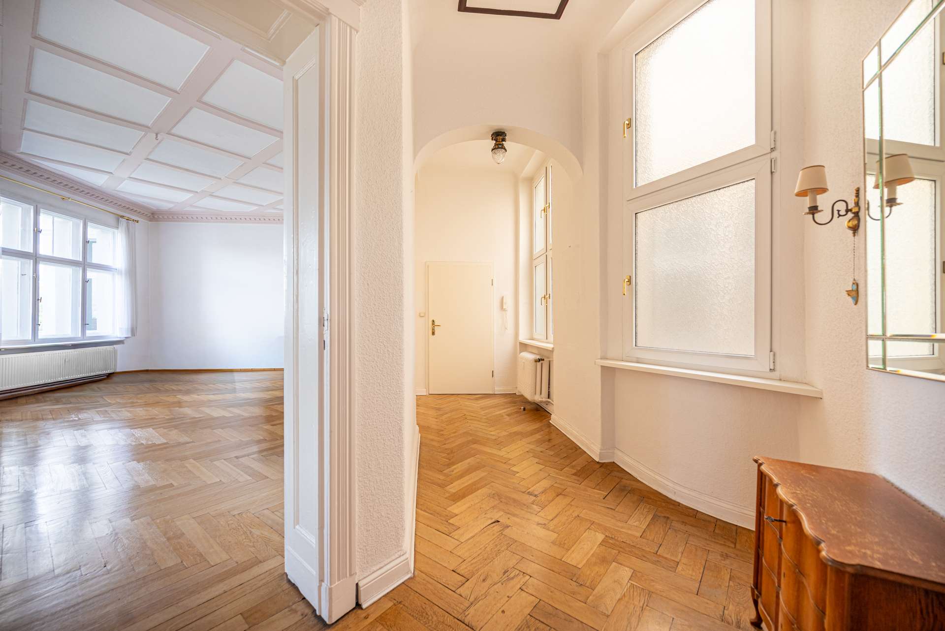 Breiter Flurbereich mit direktem Zugang in alle Zimmer 