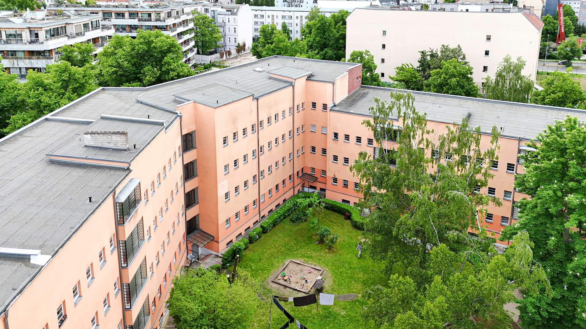 Begru00fcnter Privat-Innenhof 