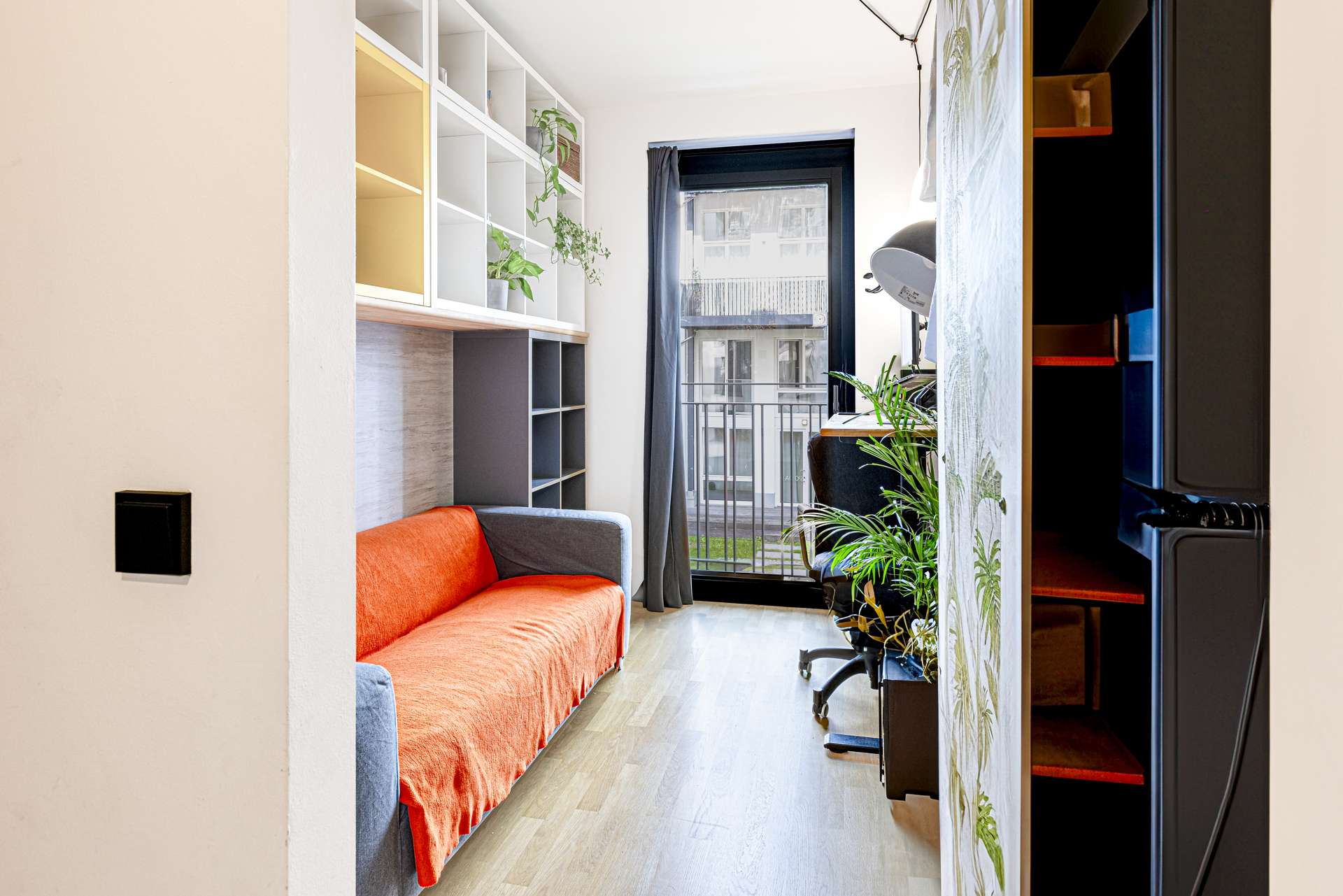 Praktisches Ankleidezimmer oder Home-Office