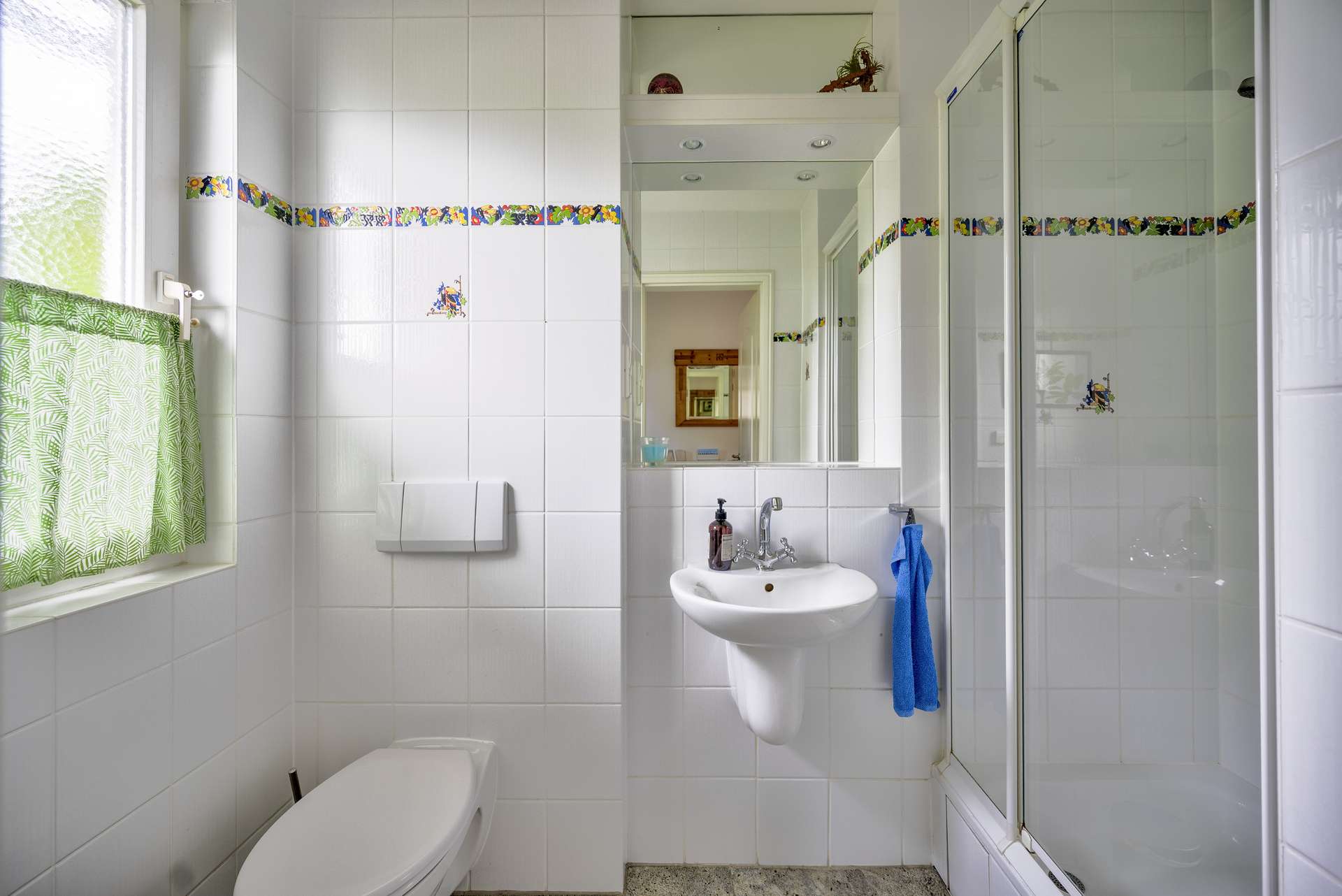 Gu00e4ste-WC mit Dusche