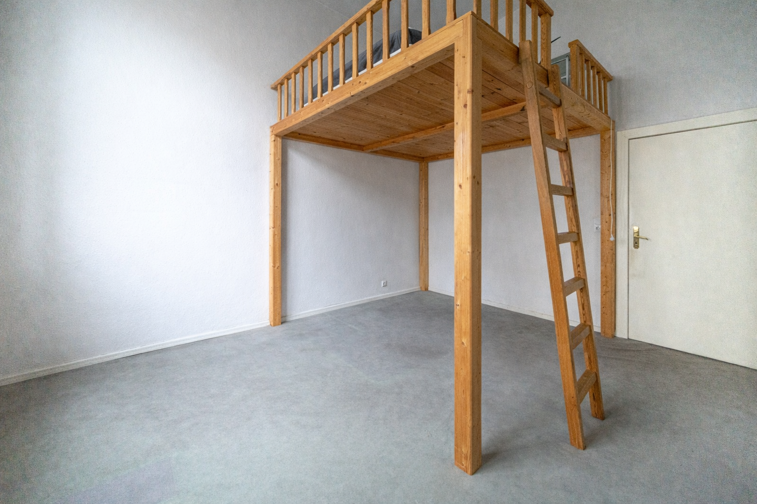 Schlafzimmer mit Hochebene