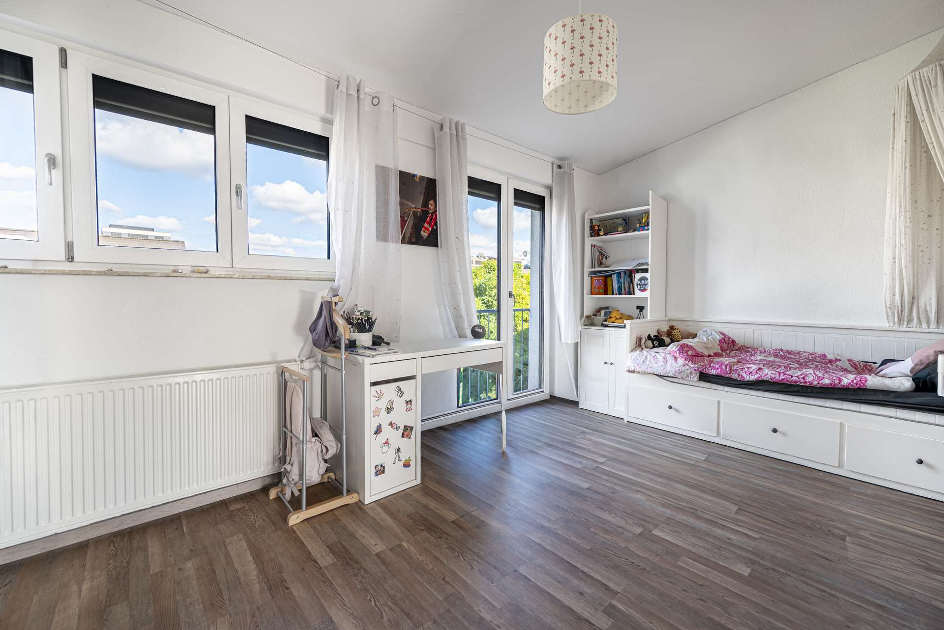 Grou00dfes Schlaf-/Kinderzimmer im Dachgeschoss