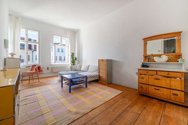 Sonniger 2-Zi.-Stuck-Altbau mit Balkon & Aufzug