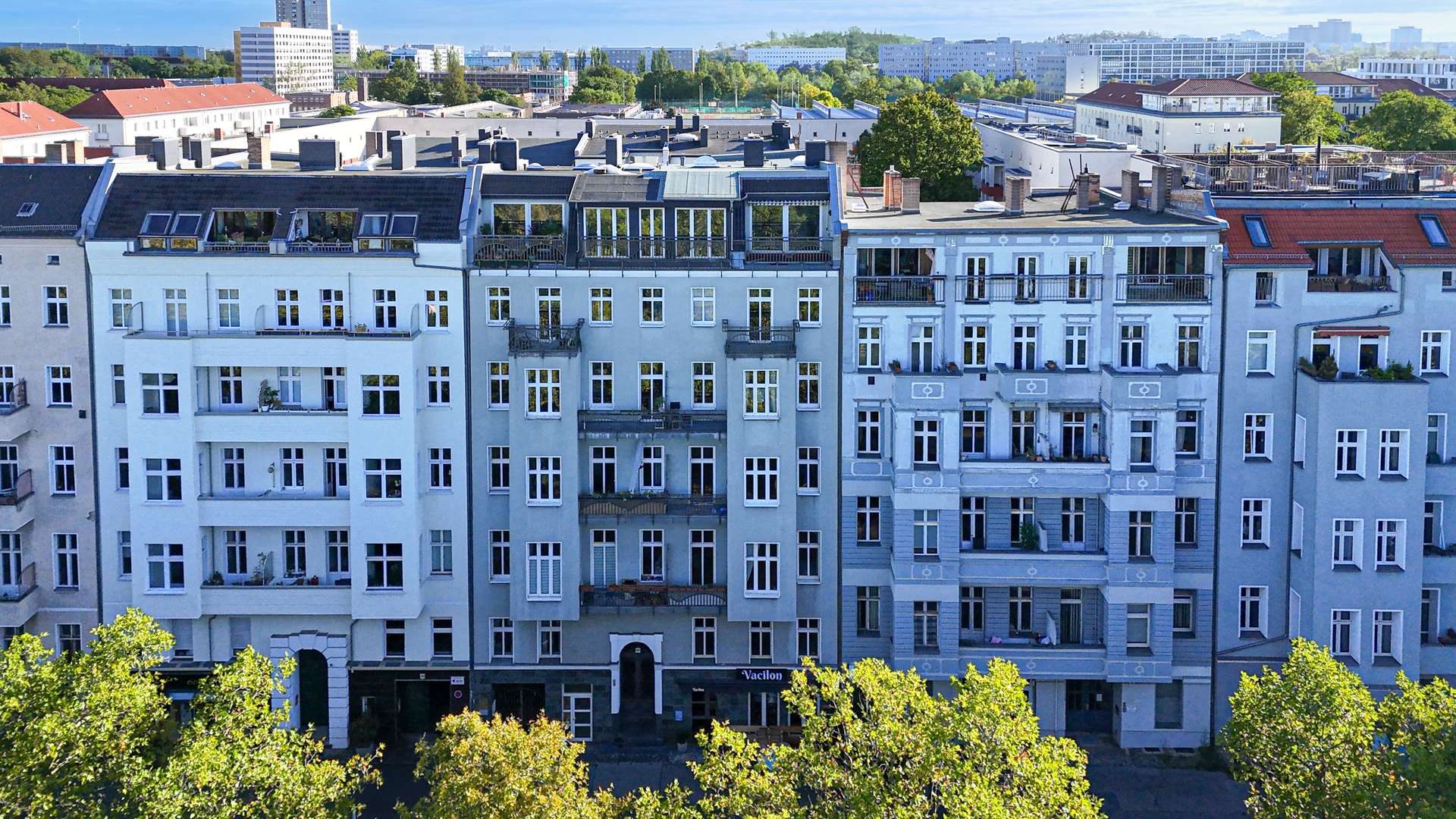 Gebu00e4udeansicht - Front