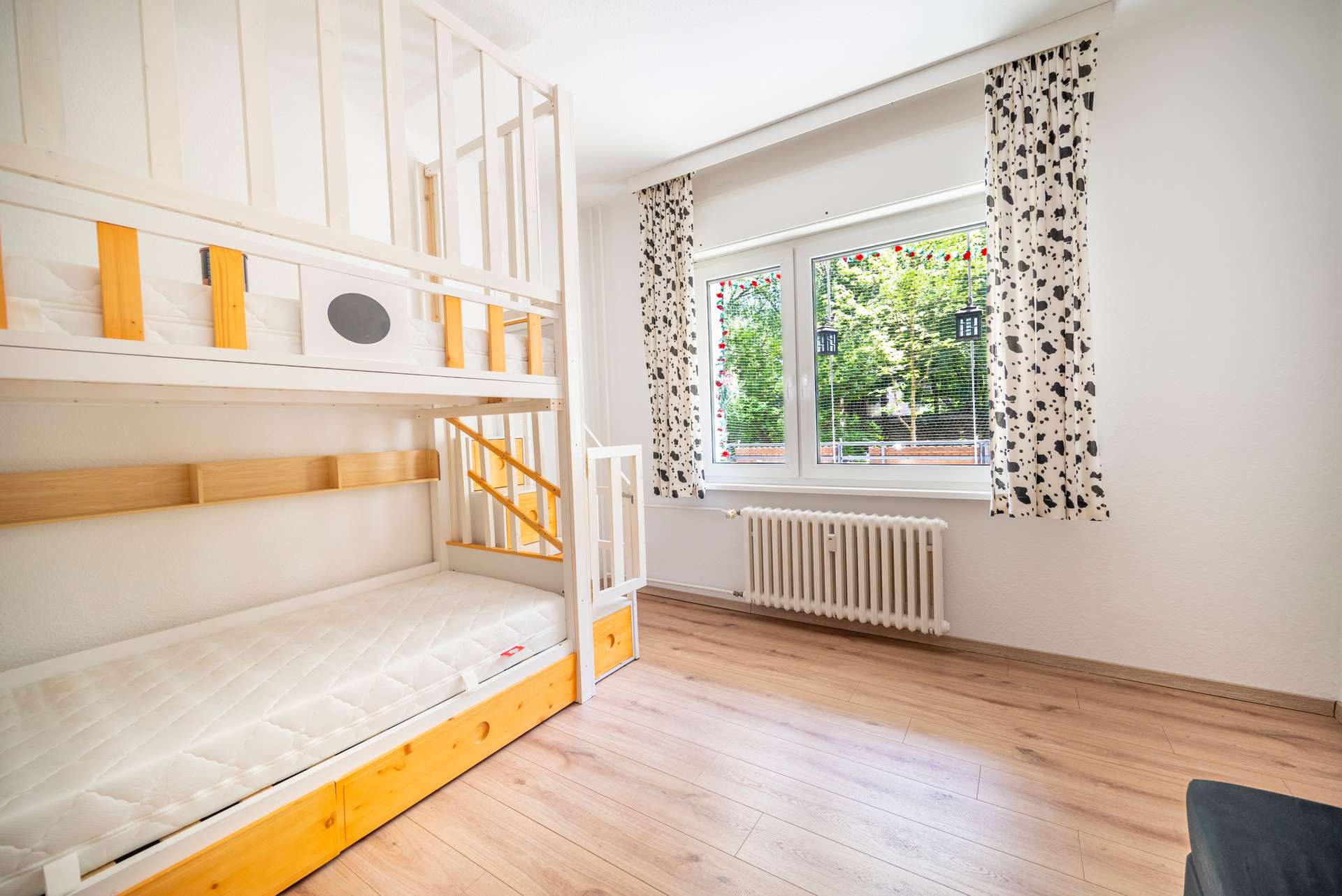 Schlafzimmer 1 