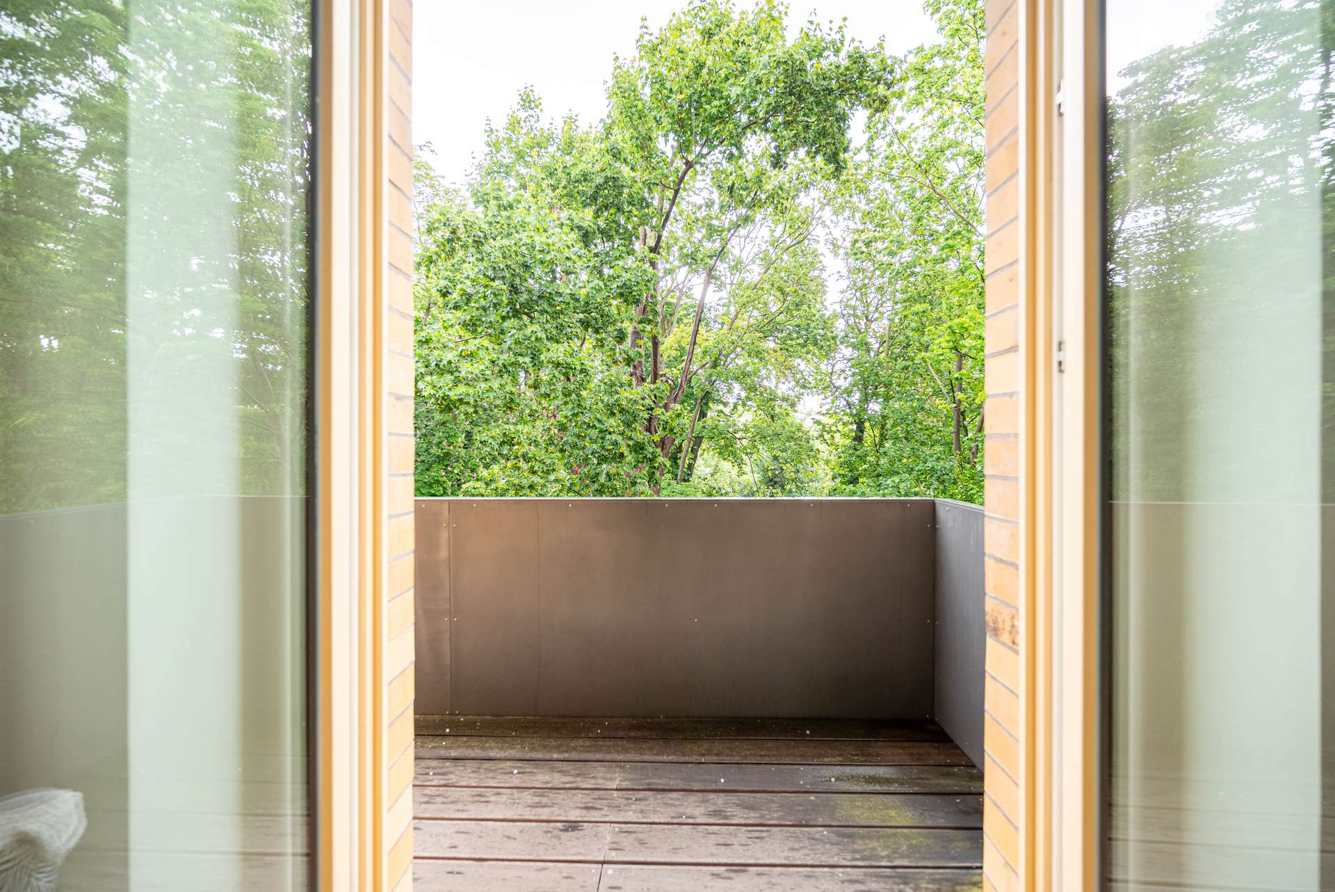 Balkon Blick auf den ju00fcdischen Friedhof