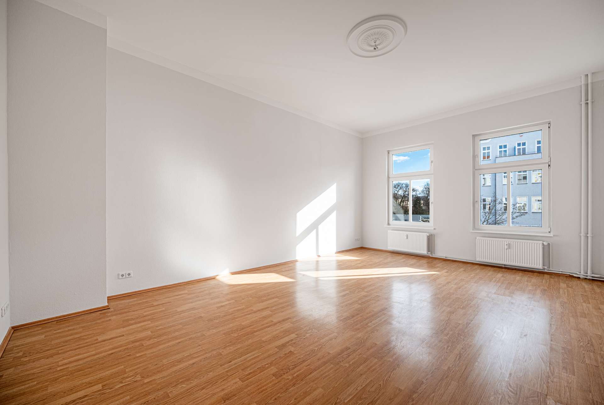 Lichtdurchflutetes Wohnzimmer