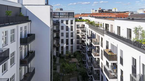 Gepflegter und begru00fcnter Innenhof