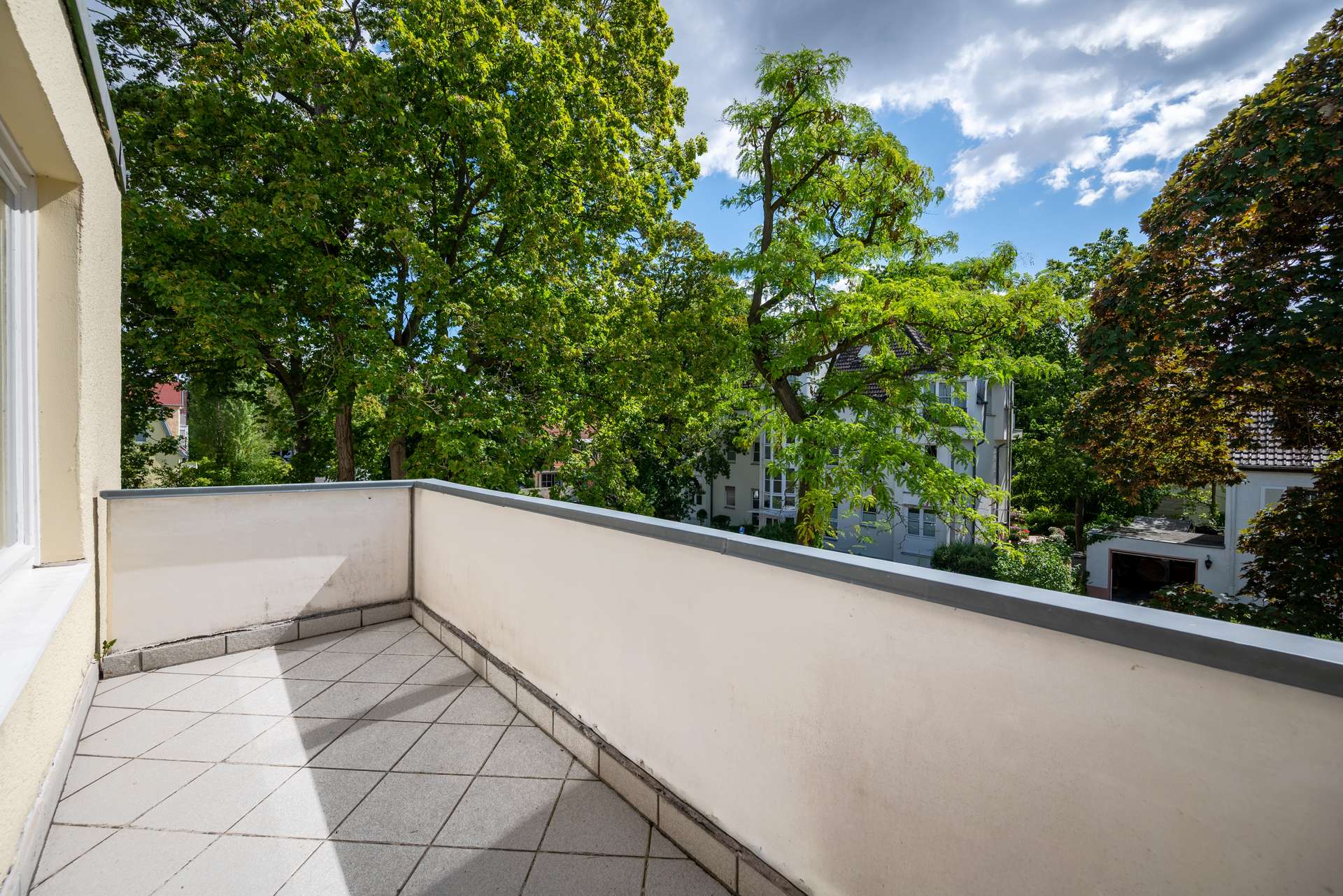 Sonniger Balkon