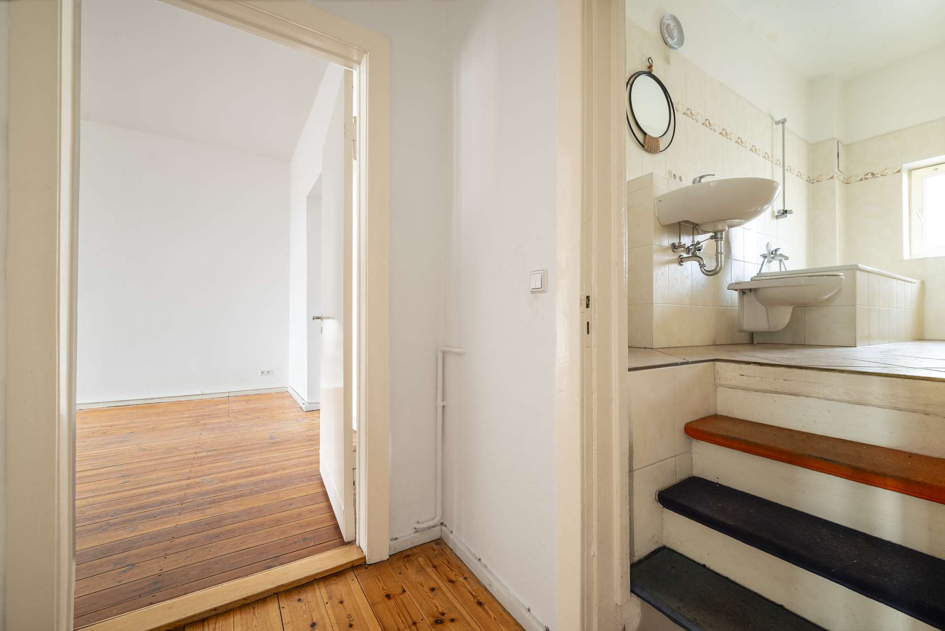 Sichtachse Wohnzimmer und Badezimmer