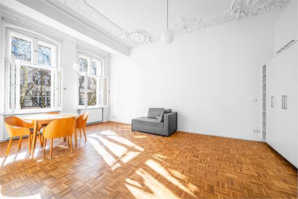Lichtdurchflutetes Wohnzimmer