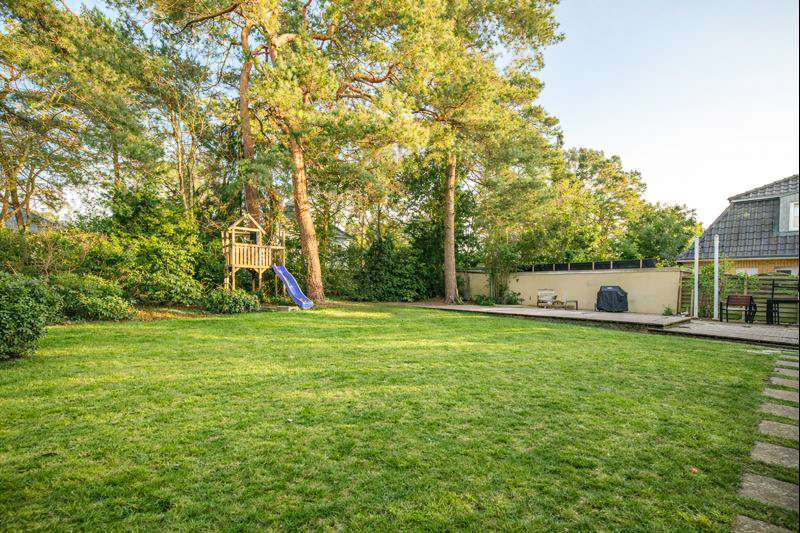 Weitlu00e4ufiger Garten