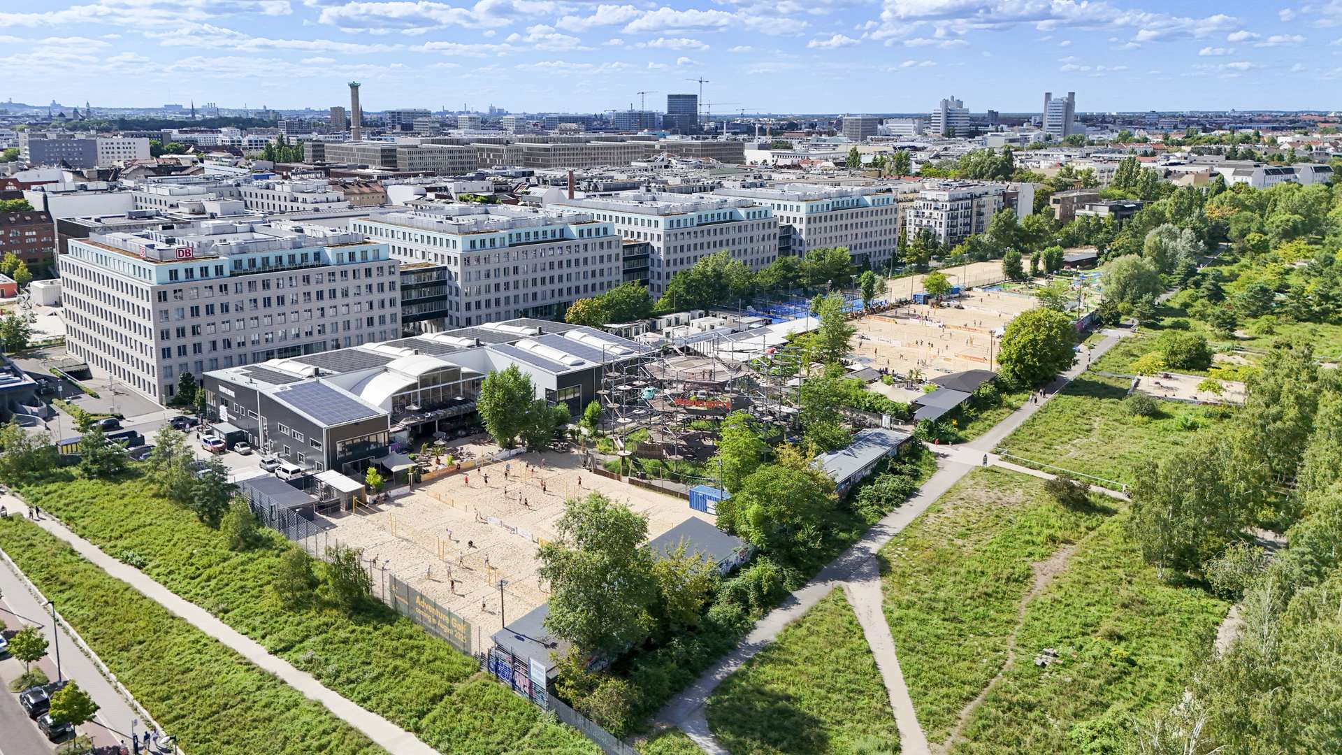Beach Mitte - Europas gru00f6u00dfte innerstu00e4dtische Beachanlage