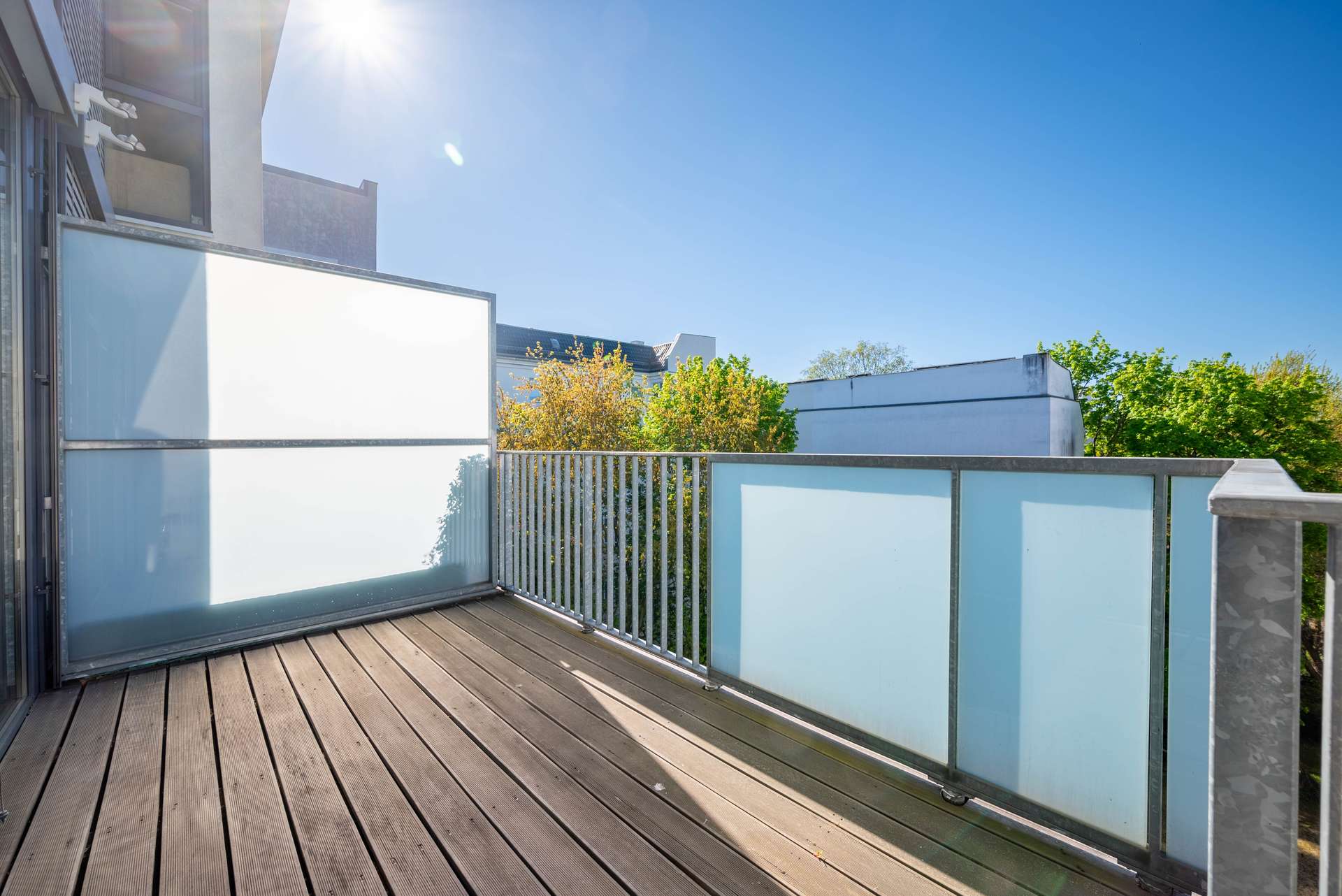 Su00fcd-Balkon zum Innenhof