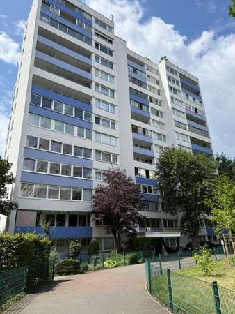 Topp sanierte 4 Zi.-EG-Wohnung in gepflegtem MFH Nähe Mathildenschule