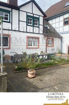 Toprenovierte Wohnung im Herzen von Dreieichenhain`s Altstadt!