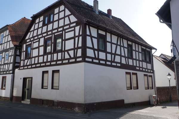 Historisches Denkmal mit großem Potenzial – Verwirklichen Sie Ihren Wohntraum im Herzen von Langen