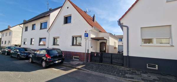 1A Kapitalanlage! 2 zum Preis von 1 ! Zweifamilienhaus im Herzen von Sprendlingen